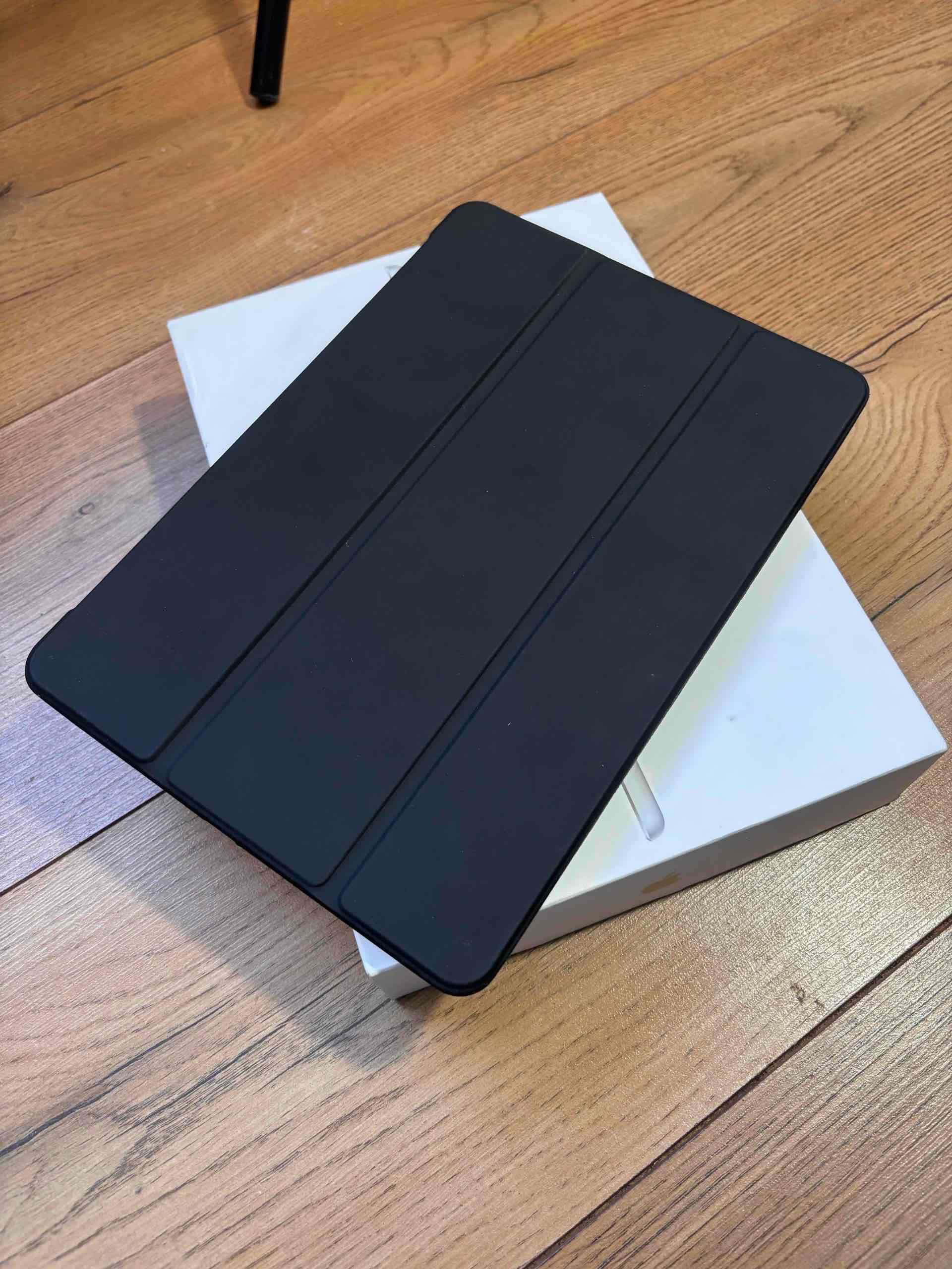 iPad gris en caja - miniatura 6