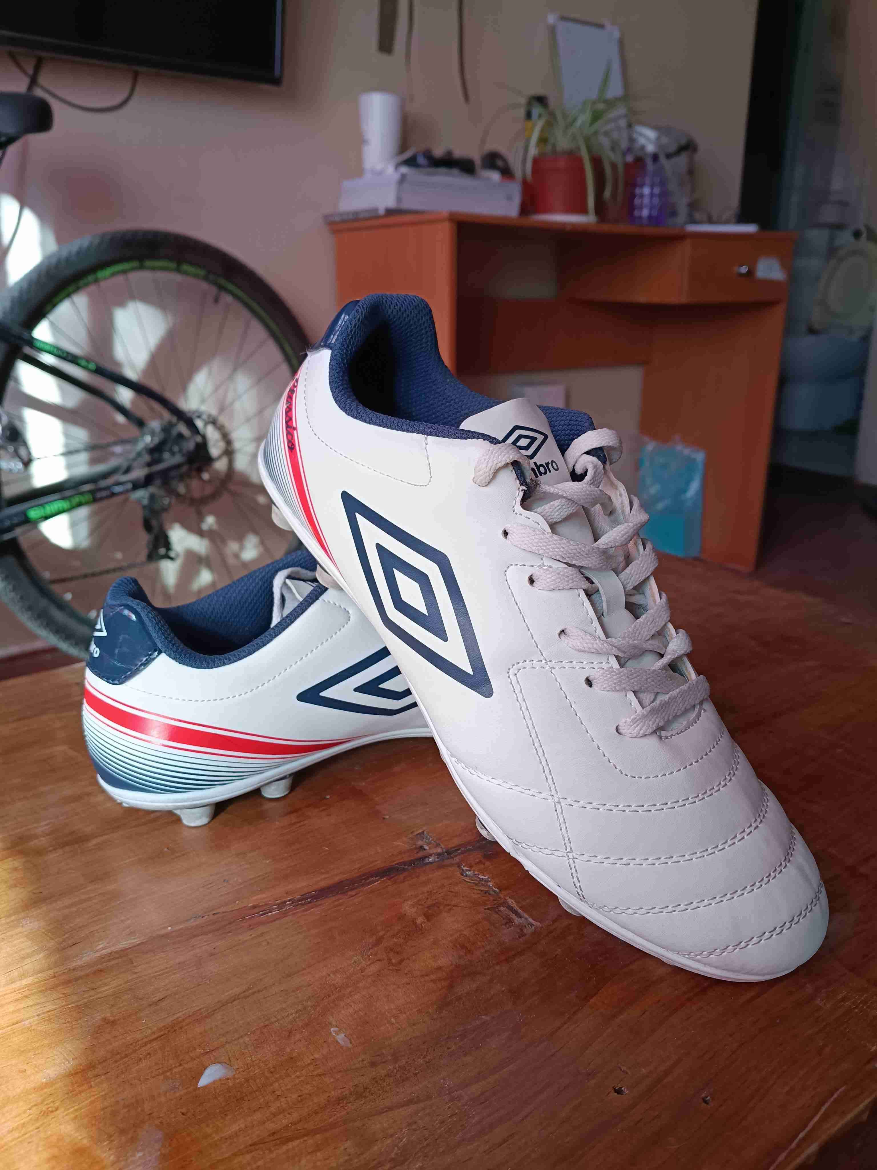 Zapatos de fútbol blancos Umbro - miniatura 2