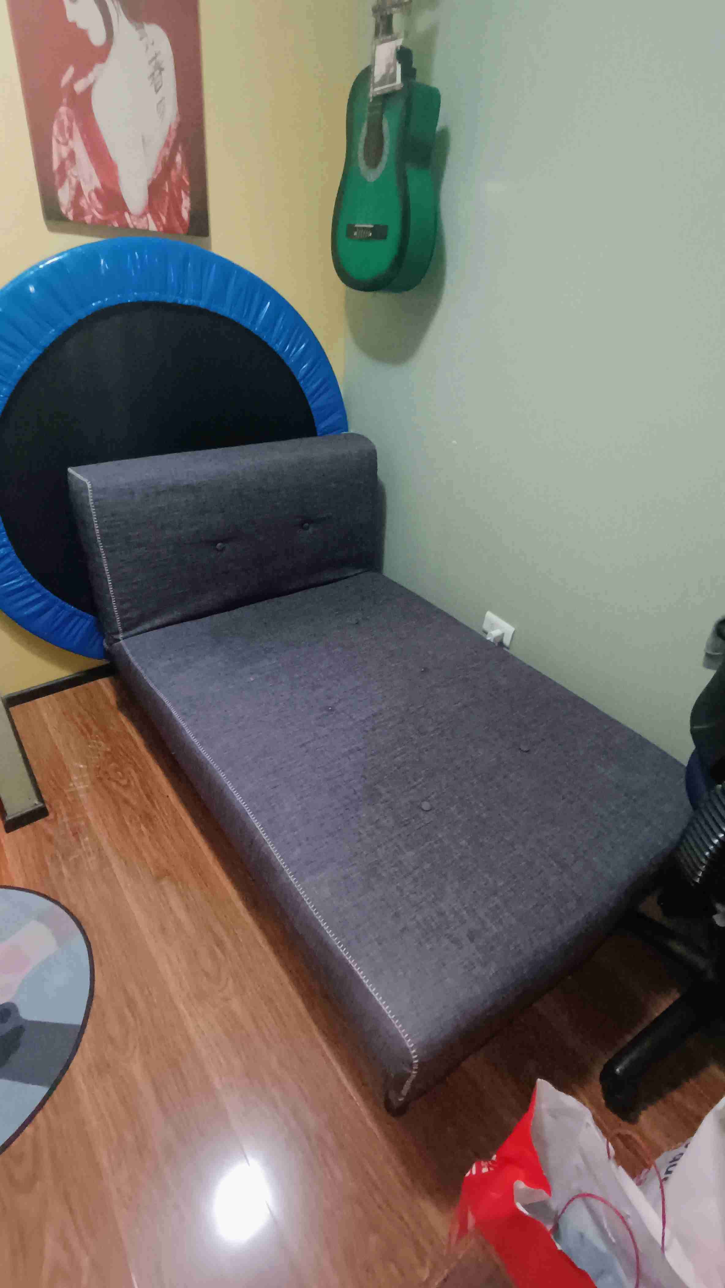 Sofá cama gris moderno - miniatura 1