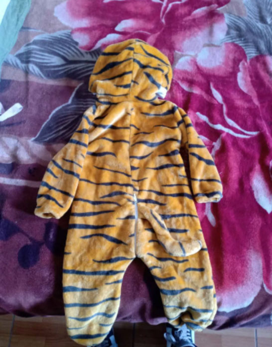 Disfraz o Pillama de tigre para bebé - miniatura 2