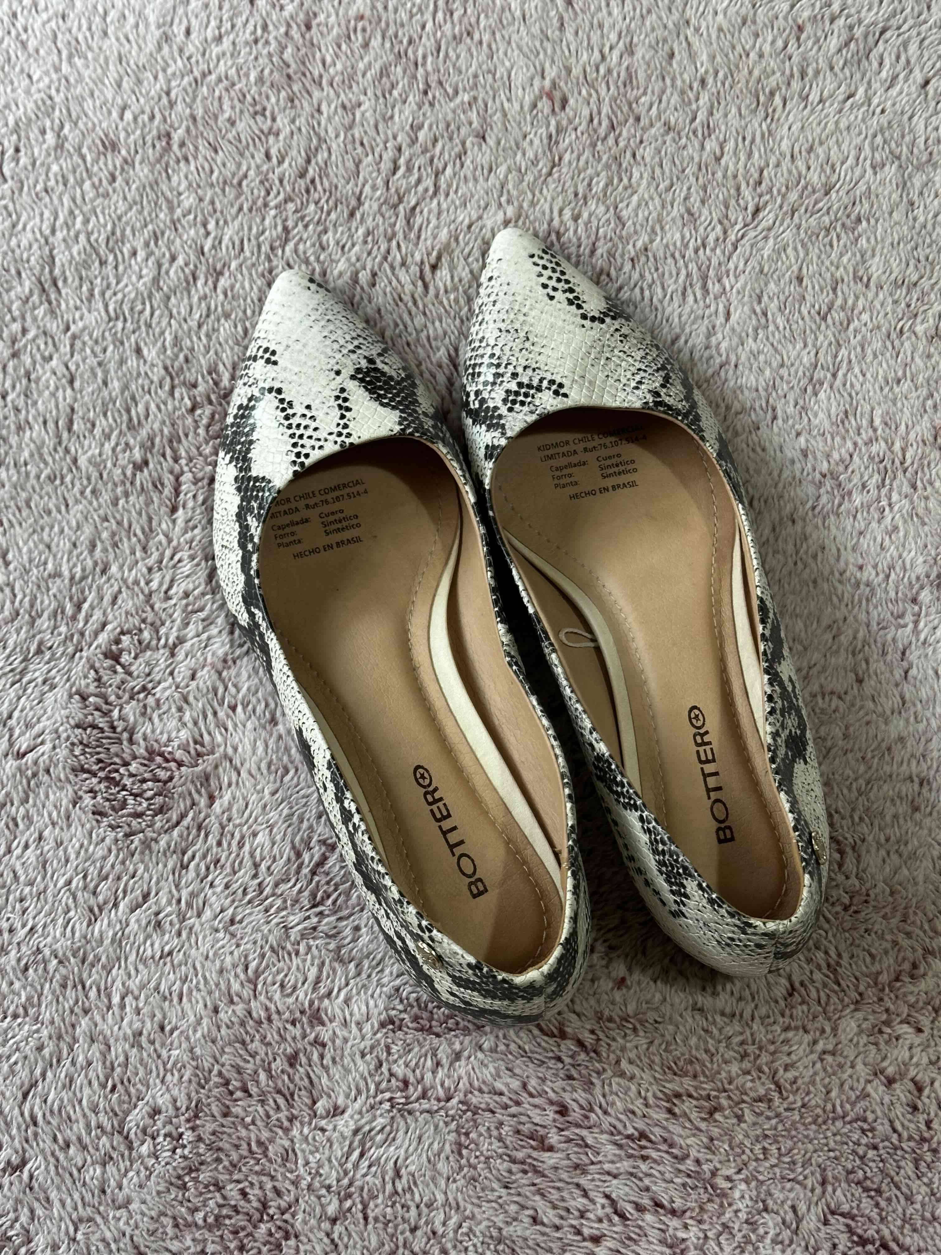 Zapatos beige efecto serpiente - miniatura 4