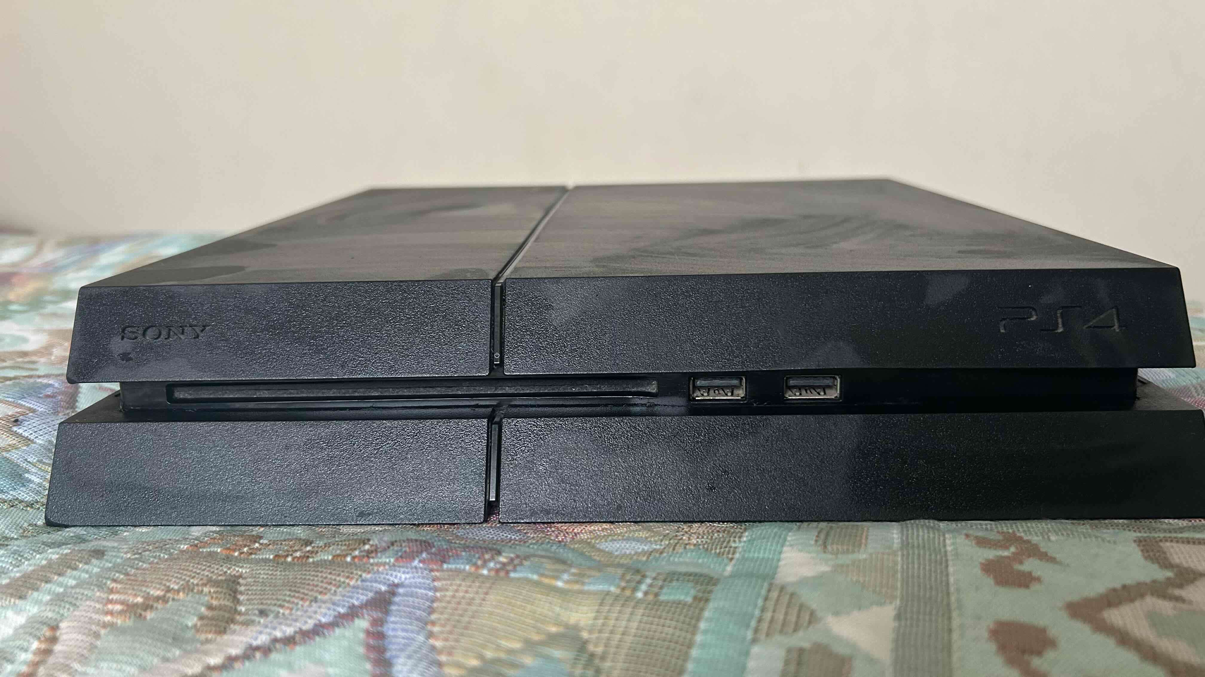 Consola PS4 con 7 juegos y 2 controles - miniatura 2