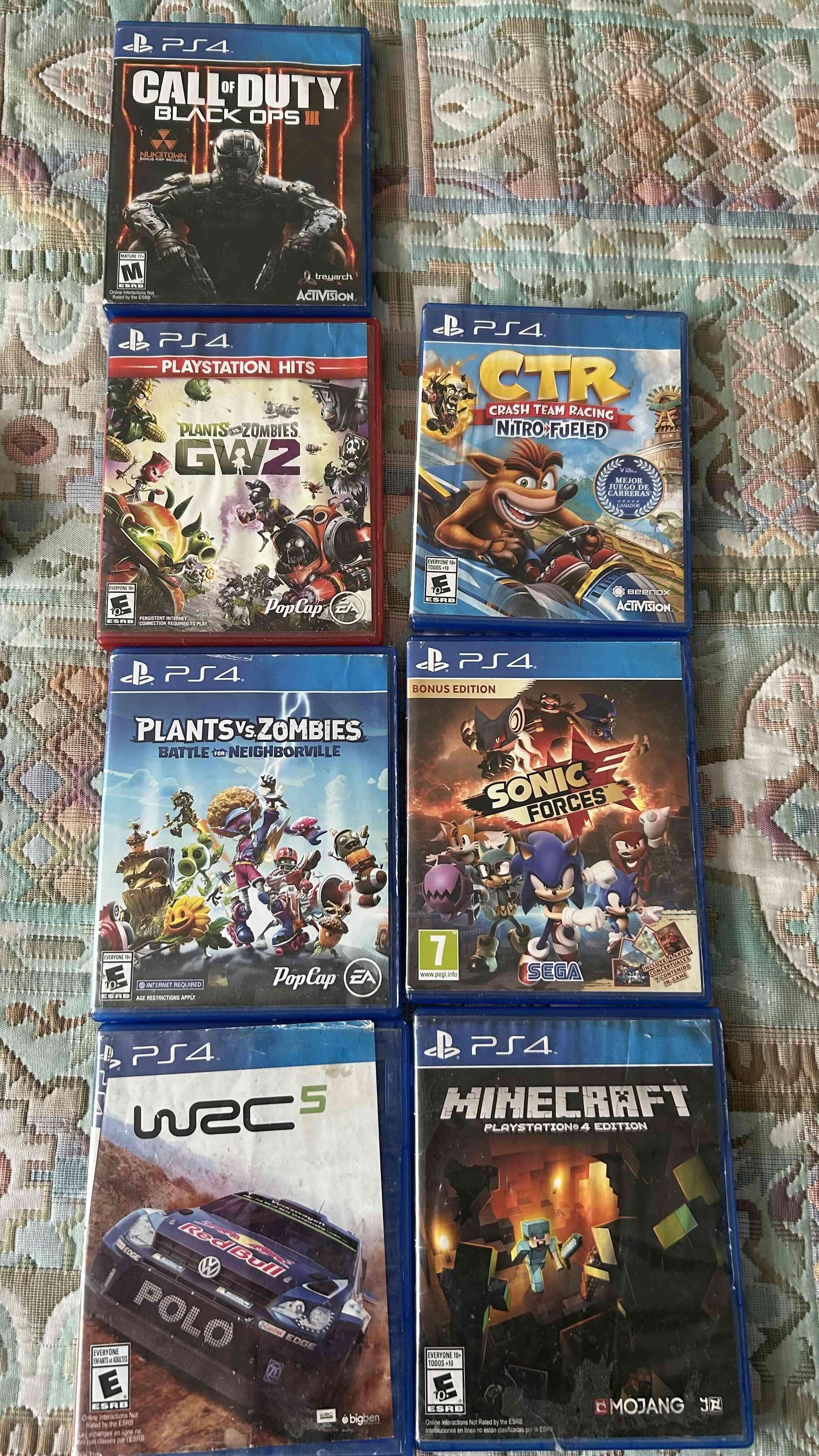 Consola PS4 con 7 juegos y 2 controles - miniatura 4