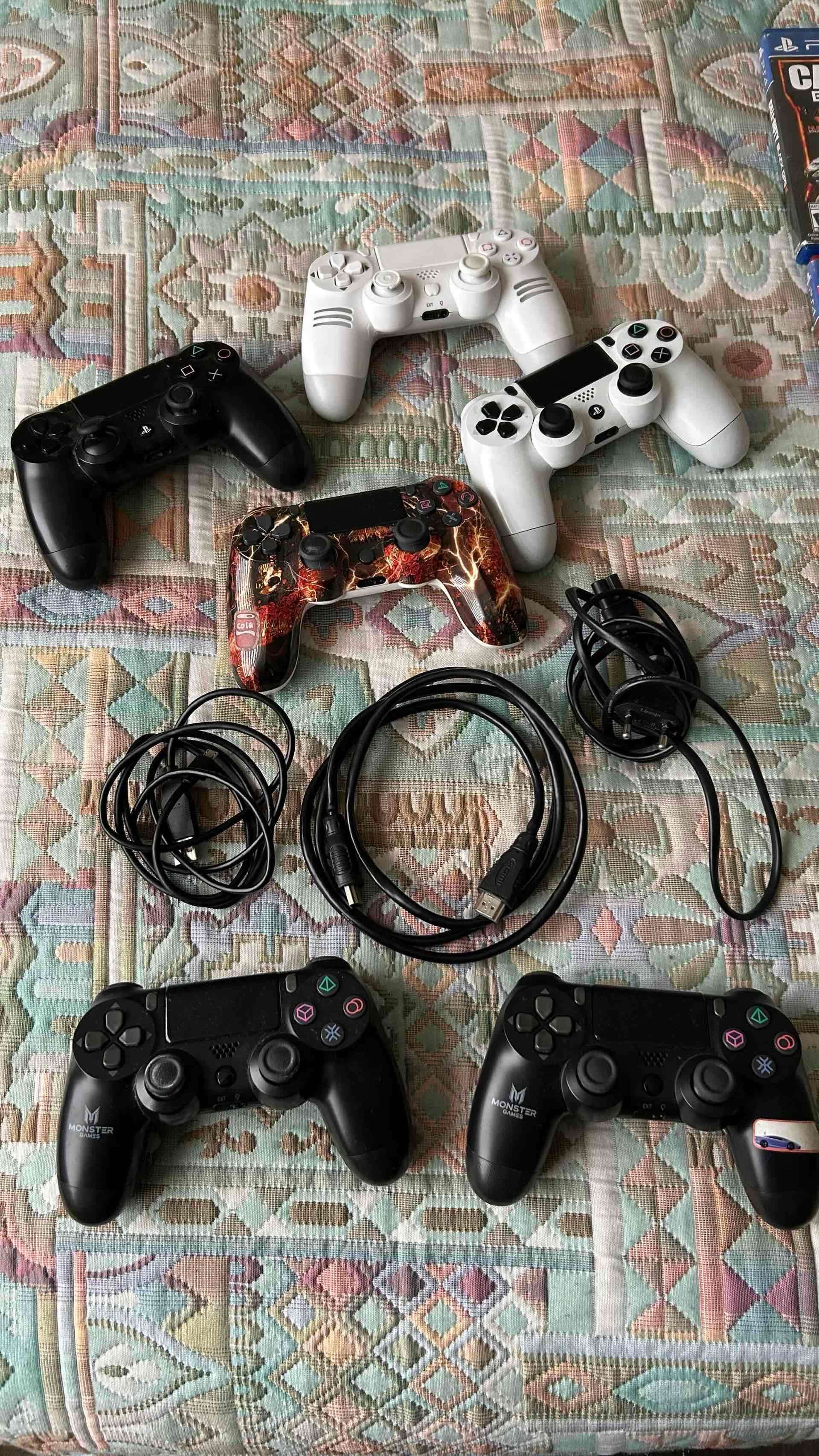 Consola PS4 con 7 juegos y 2 controles - miniatura 5