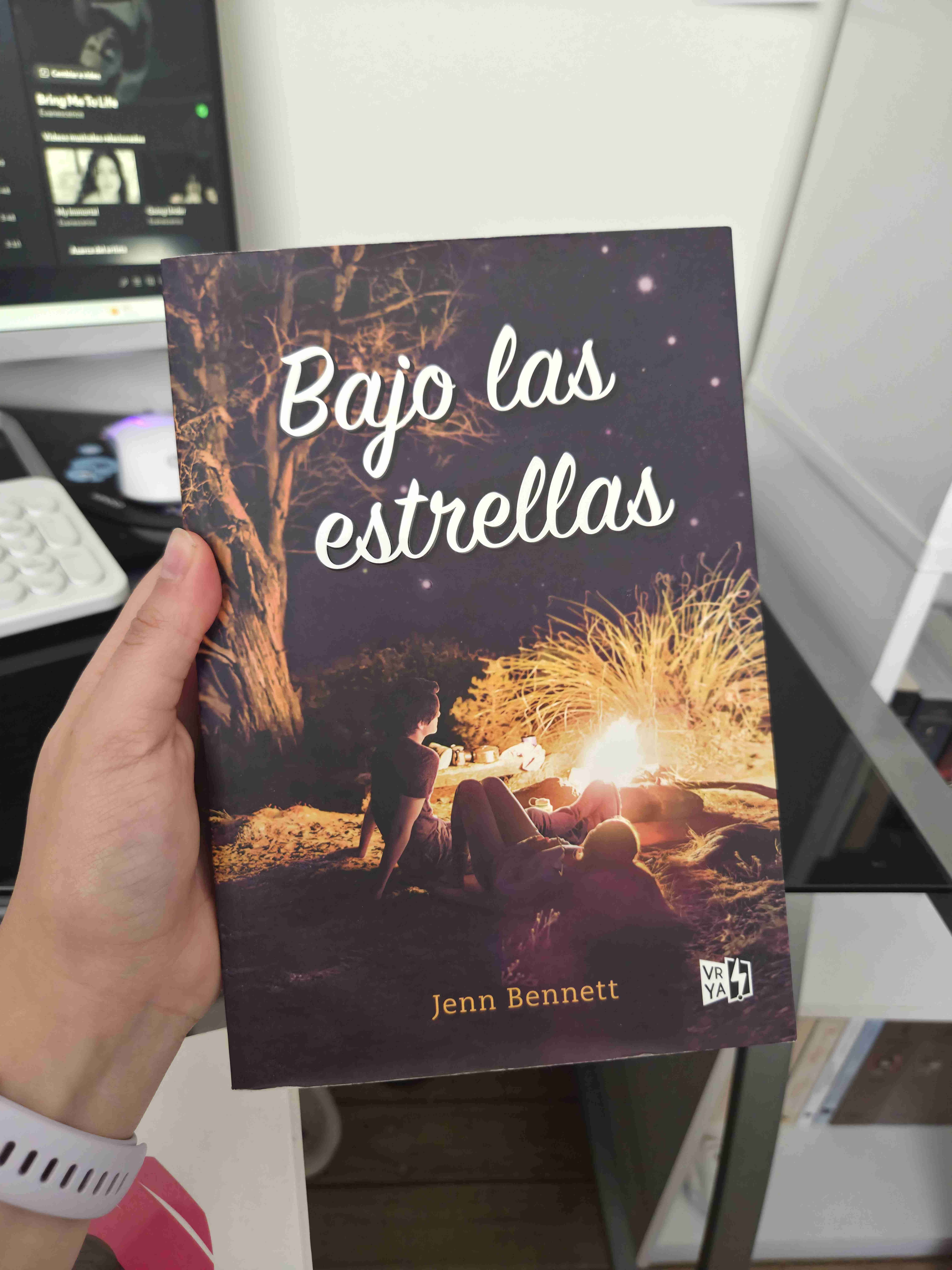 Libro 'Bajo las estrellas' de Jenn Bennett - miniatura 1