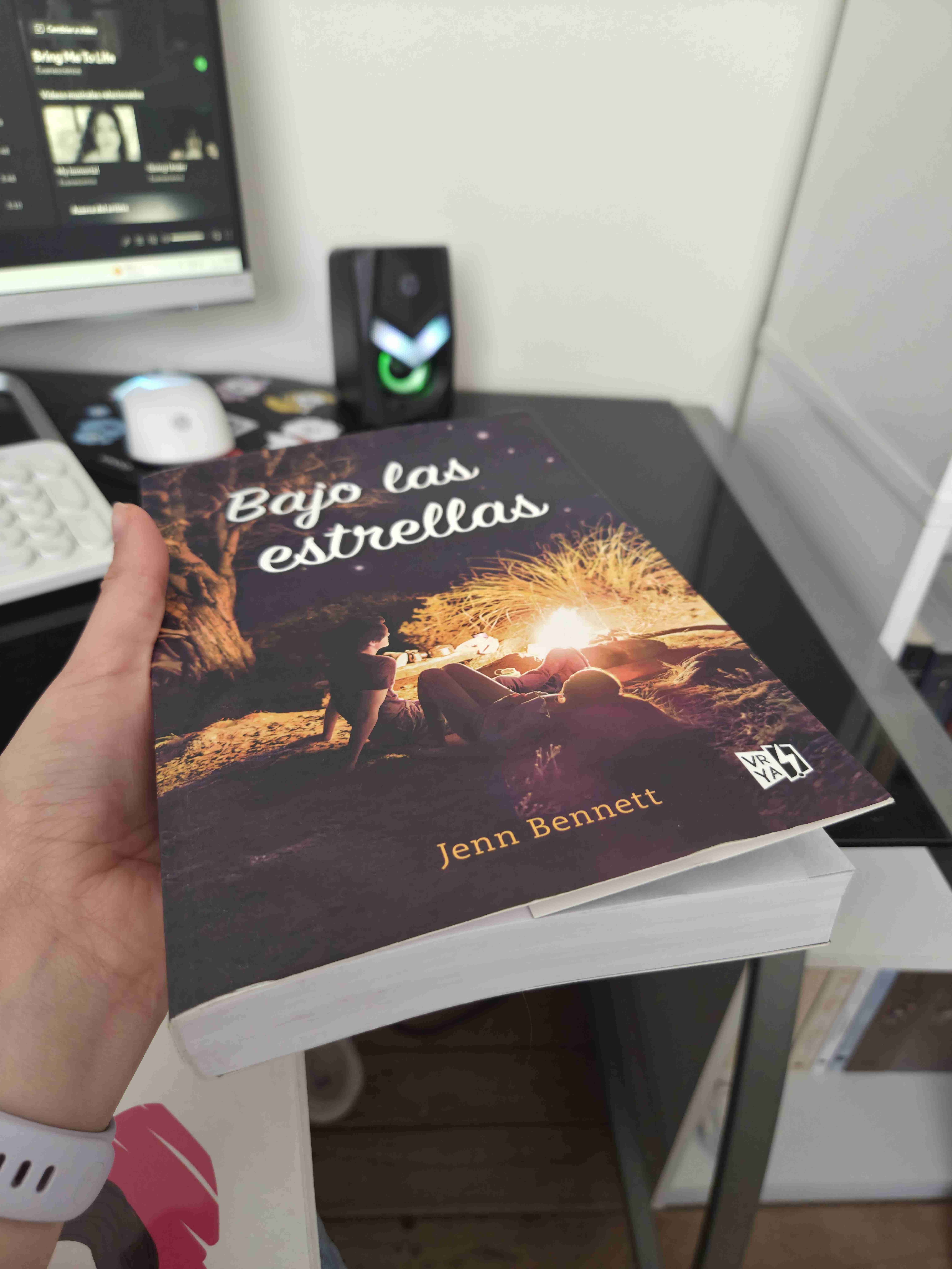 Libro 'Bajo las estrellas' de Jenn Bennett - miniatura 2