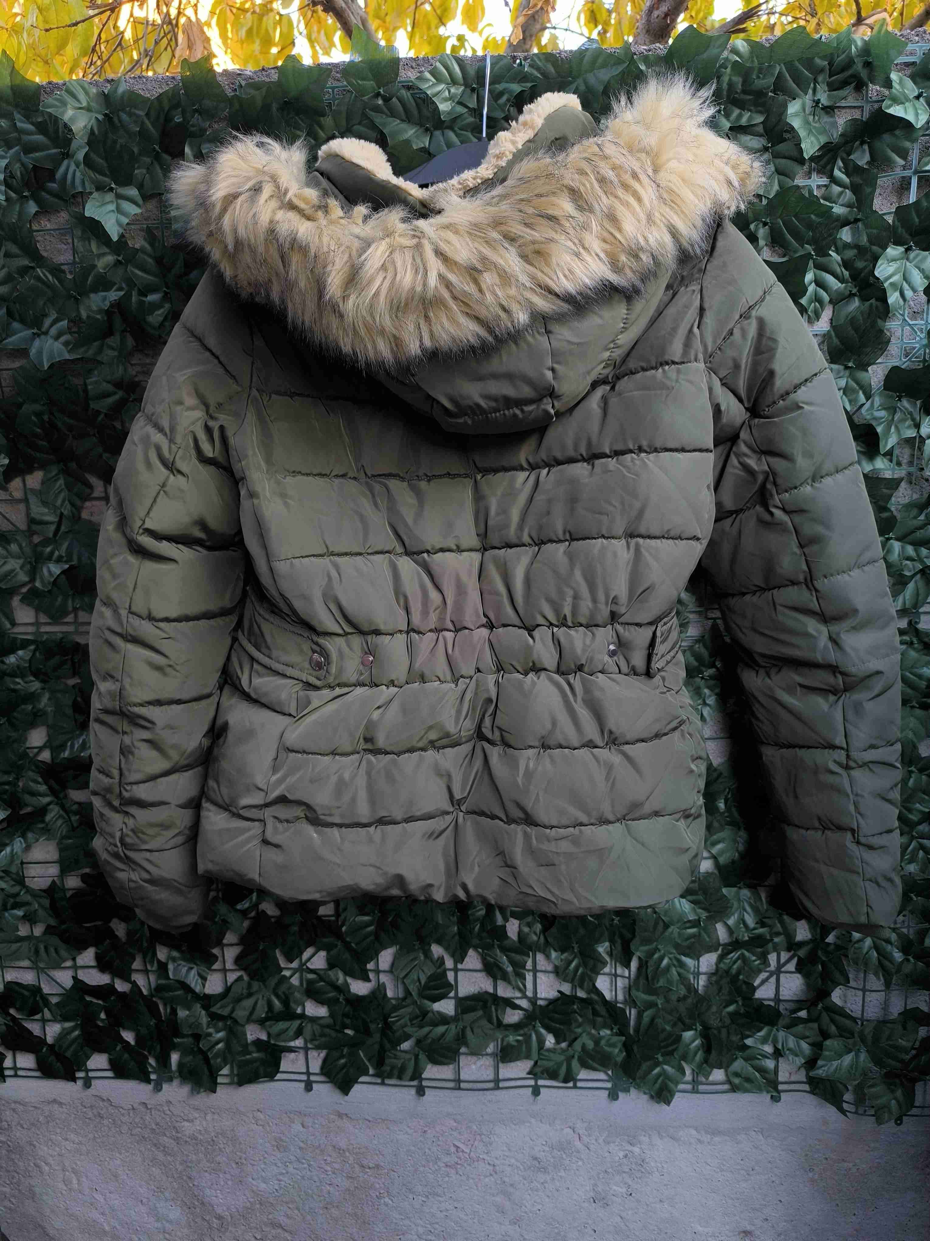 Parka verde con gorro de piel - miniatura 2