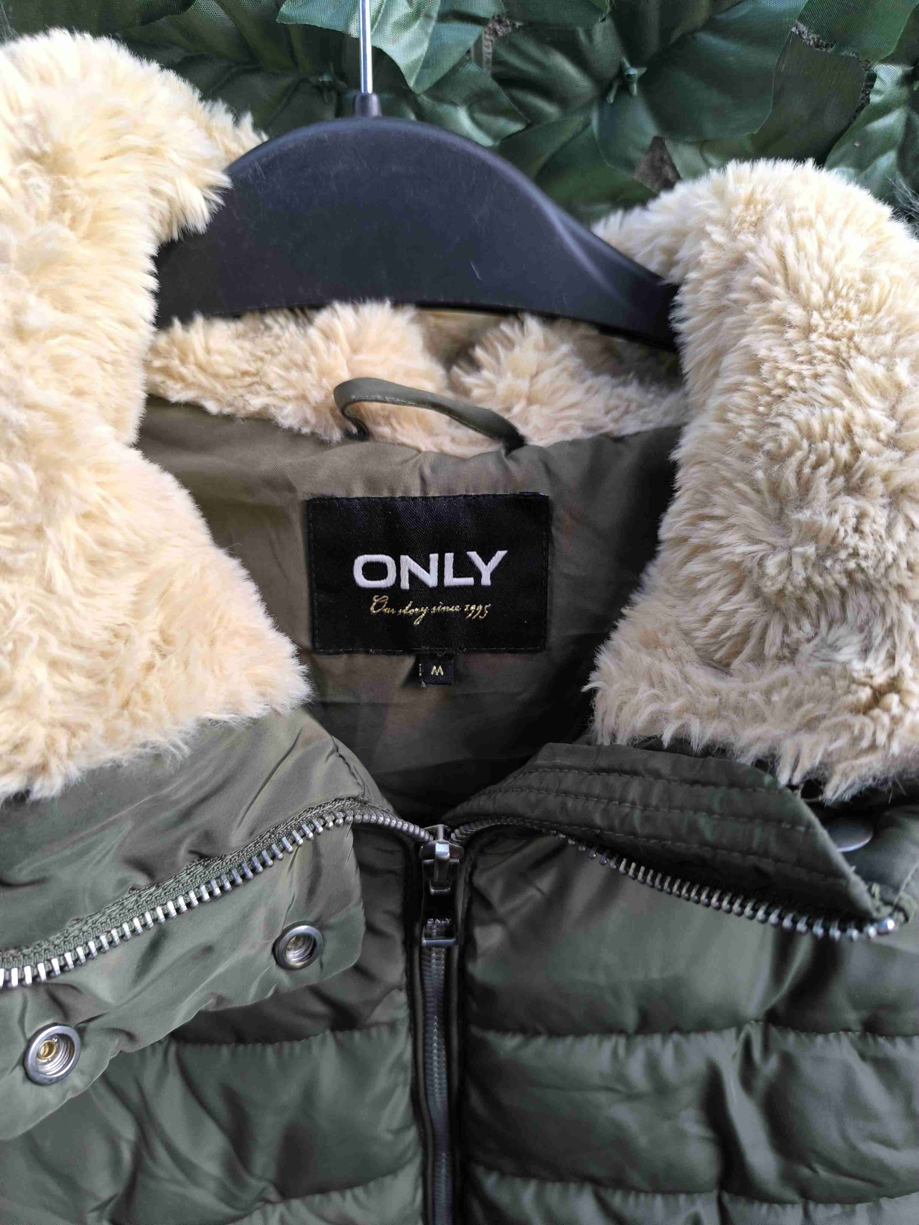 Parka verde con gorro de piel - miniatura 3