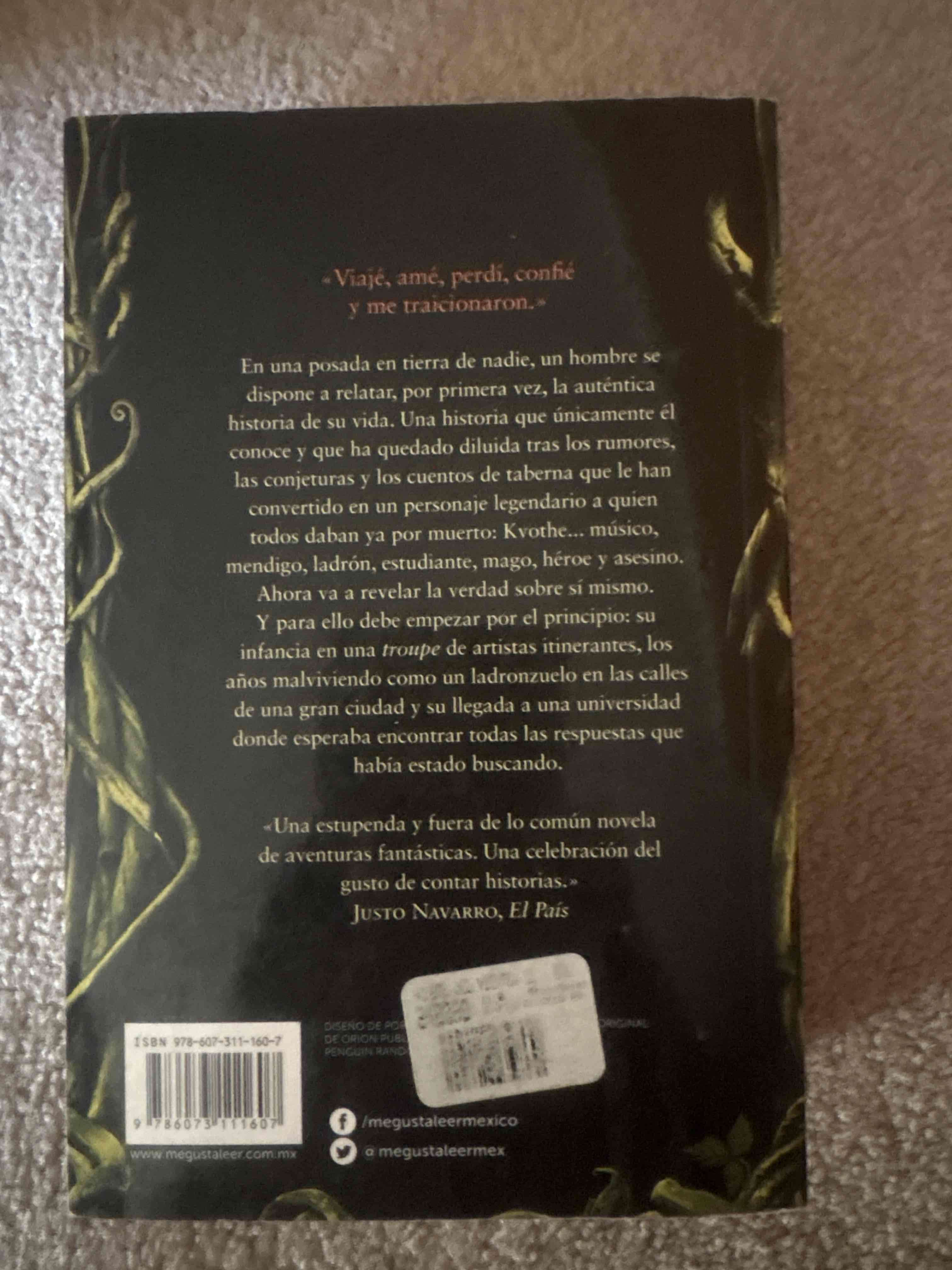 Libro 'El Nombre del Viento' - miniatura 2