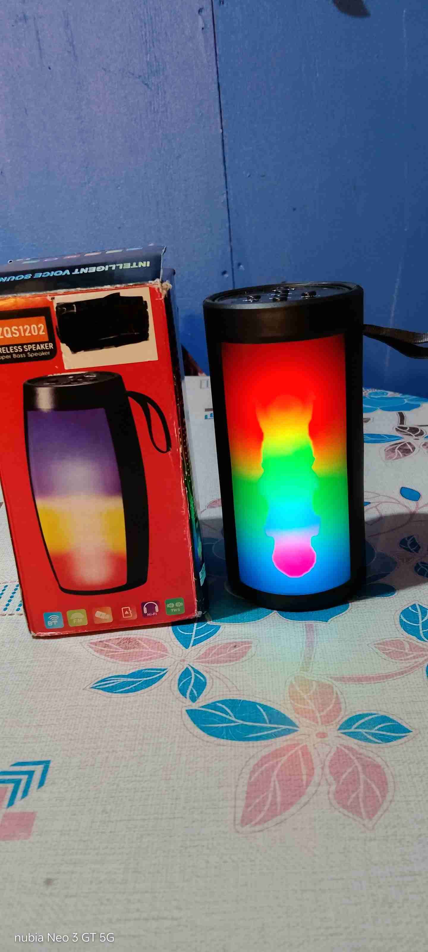 Parlante inalámbrico LED colorido - miniatura 1