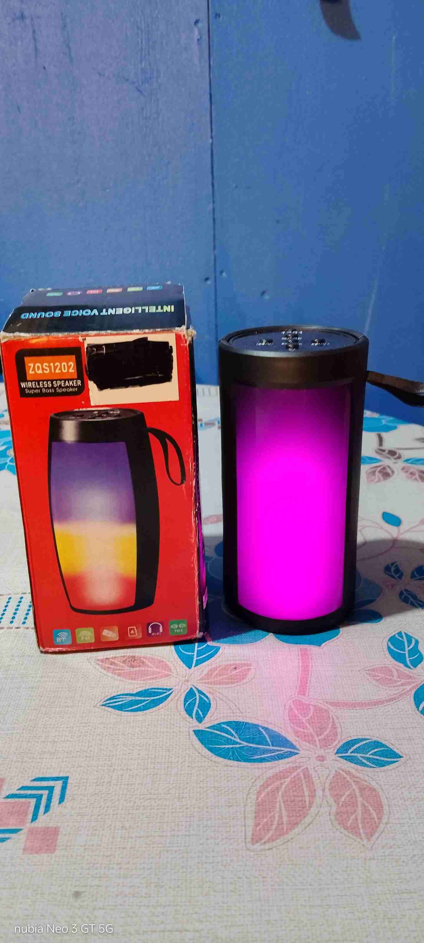 Parlante inalámbrico LED colorido - miniatura 2