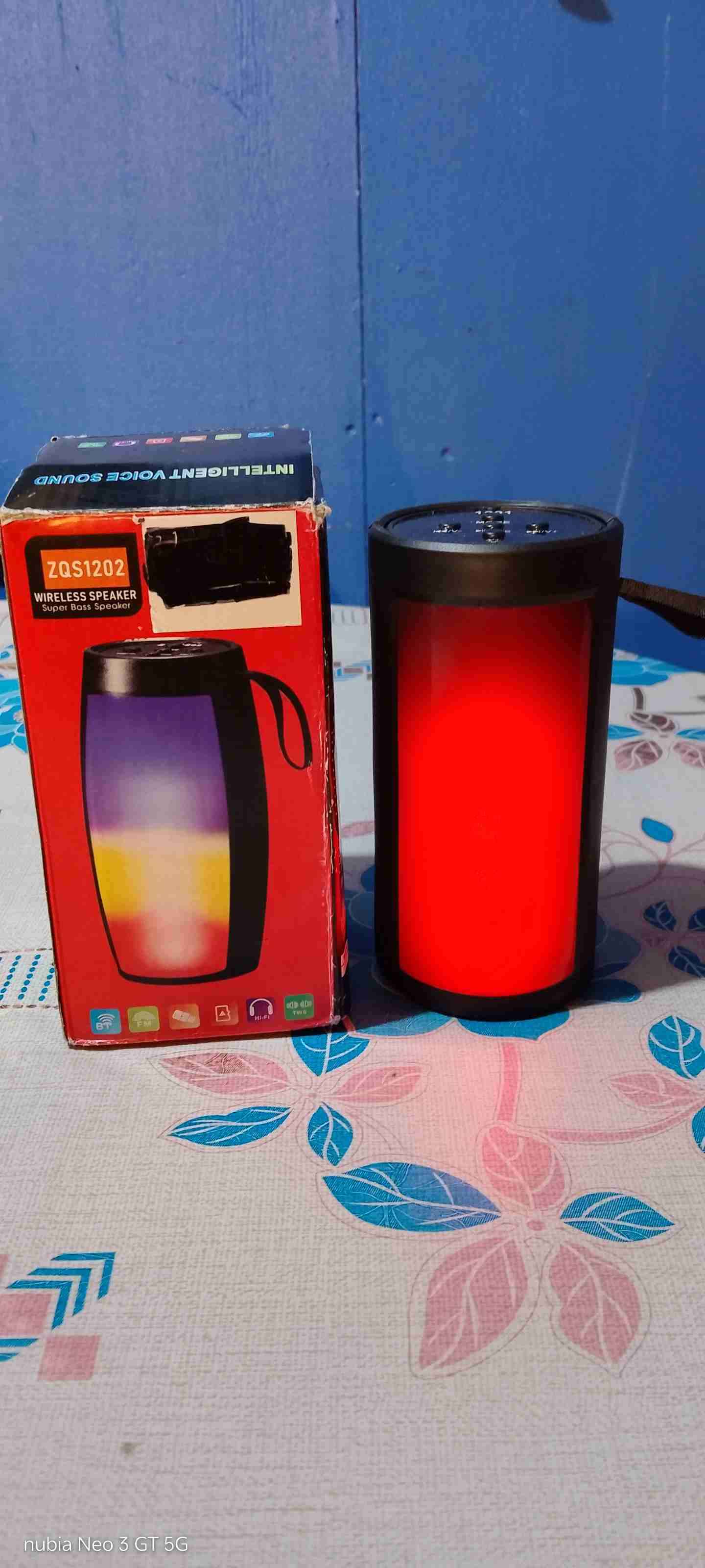 Parlante inalámbrico LED colorido - miniatura 3