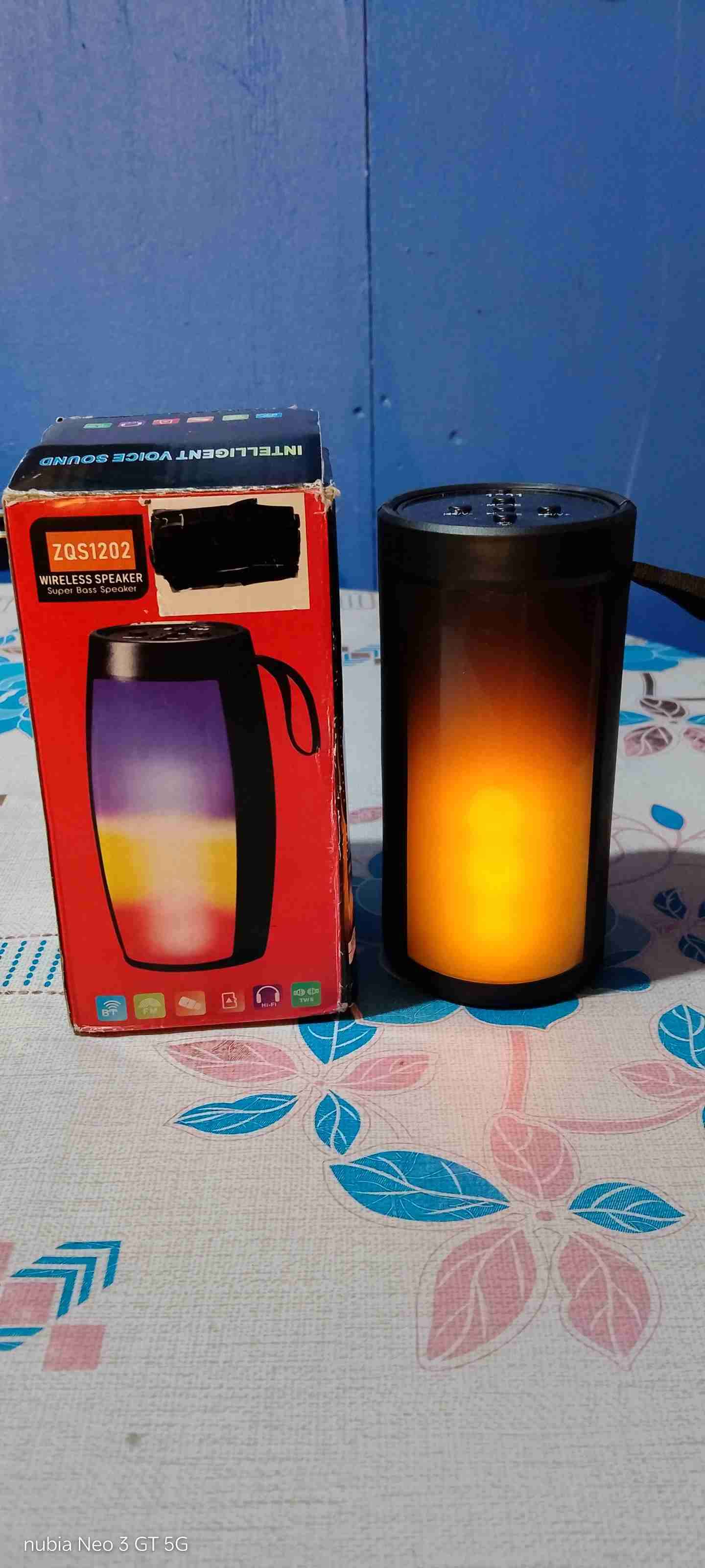 Parlante inalámbrico LED colorido - miniatura 4