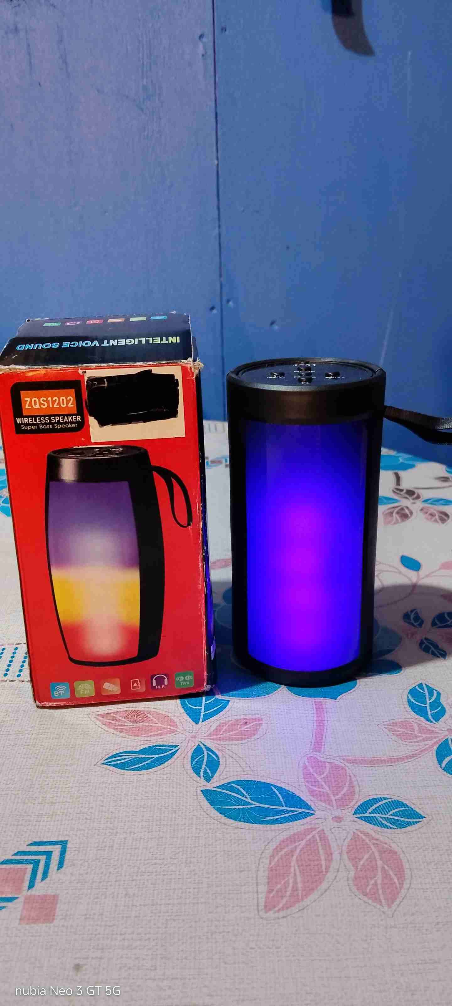 Parlante inalámbrico LED colorido - miniatura 5