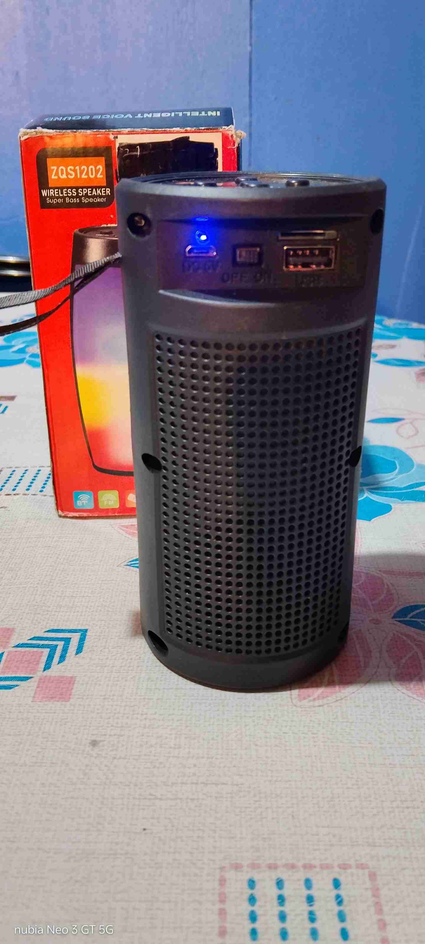 Parlante inalámbrico LED colorido - miniatura 6