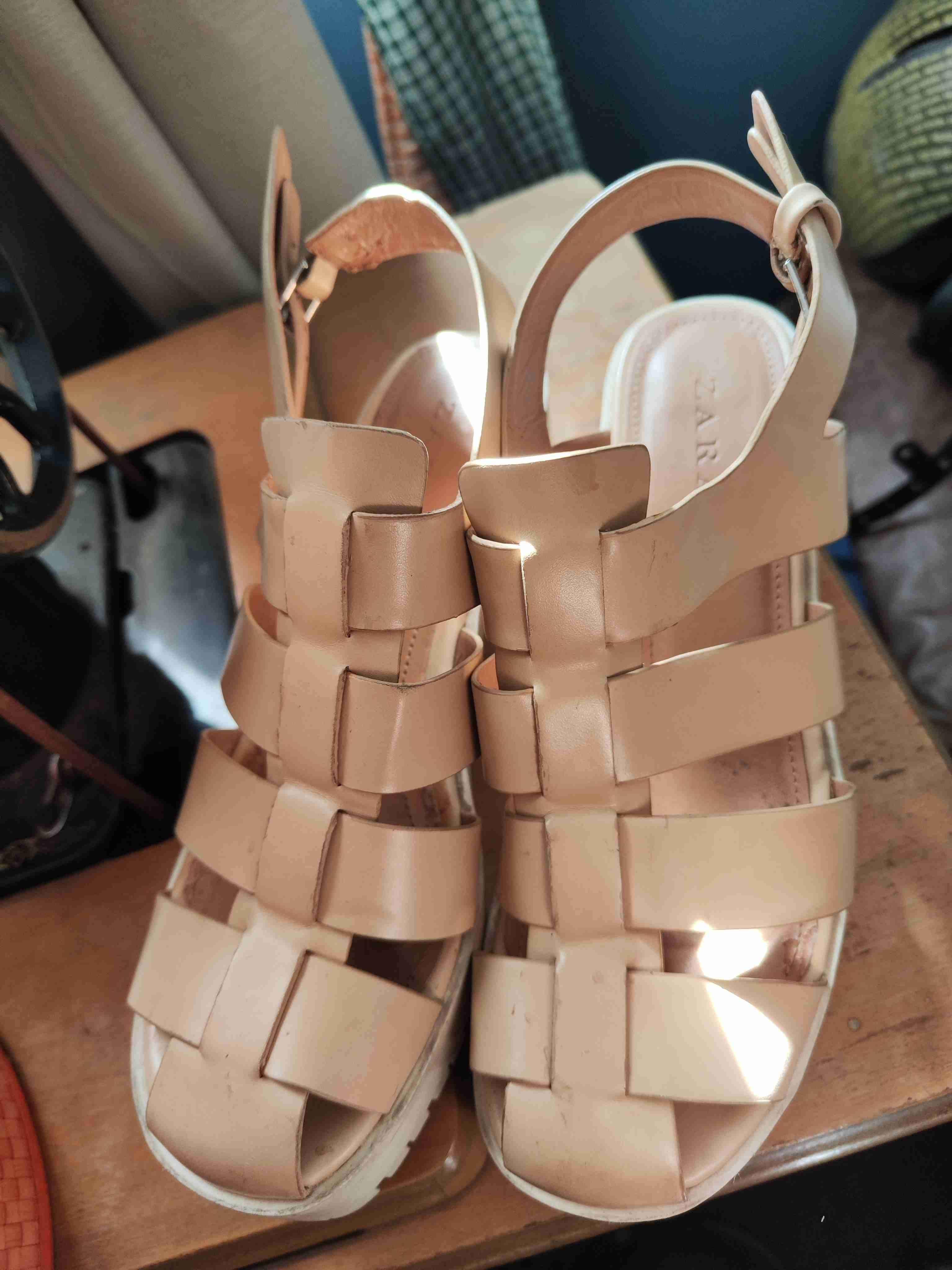 Sandalias Zara beige con plataforma - miniatura 2