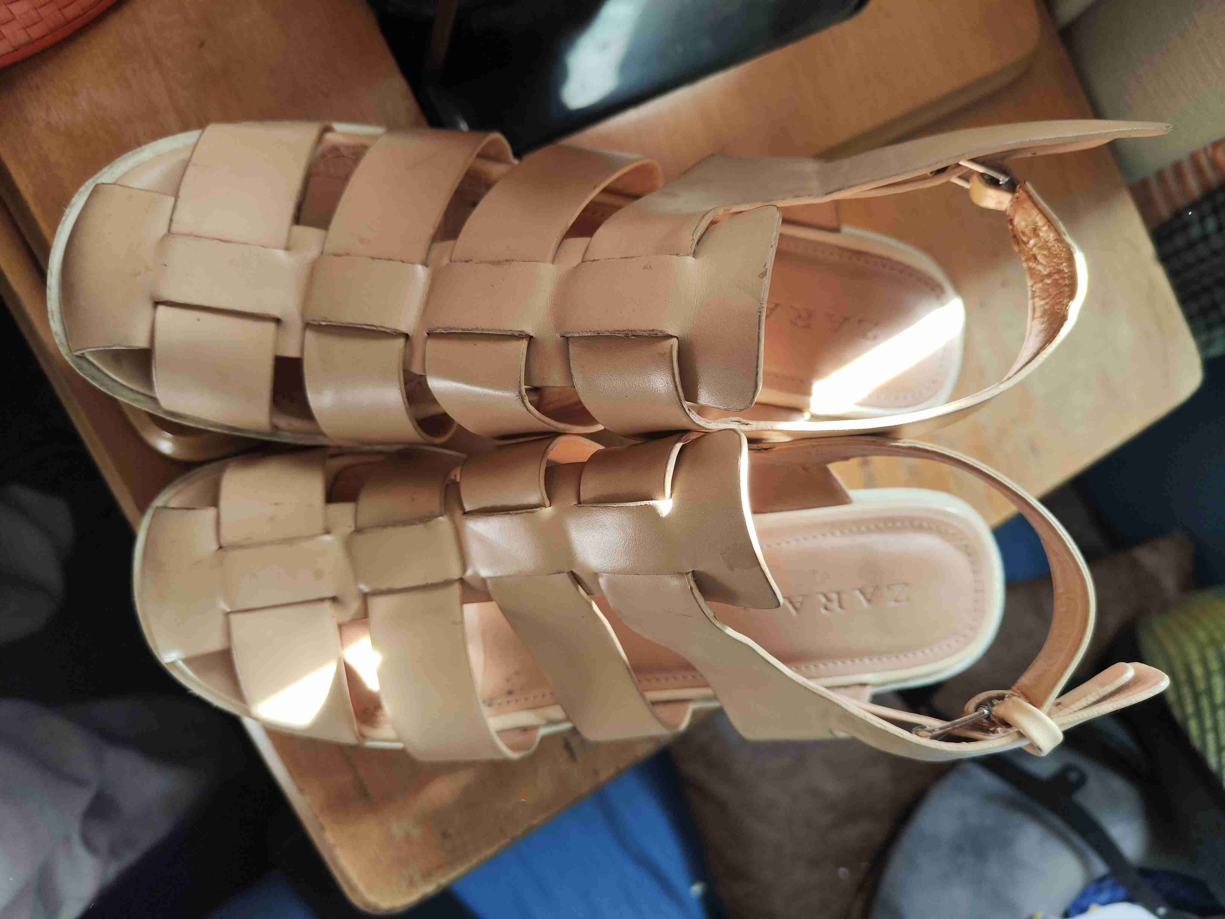 Sandalias Zara beige con plataforma - miniatura 3