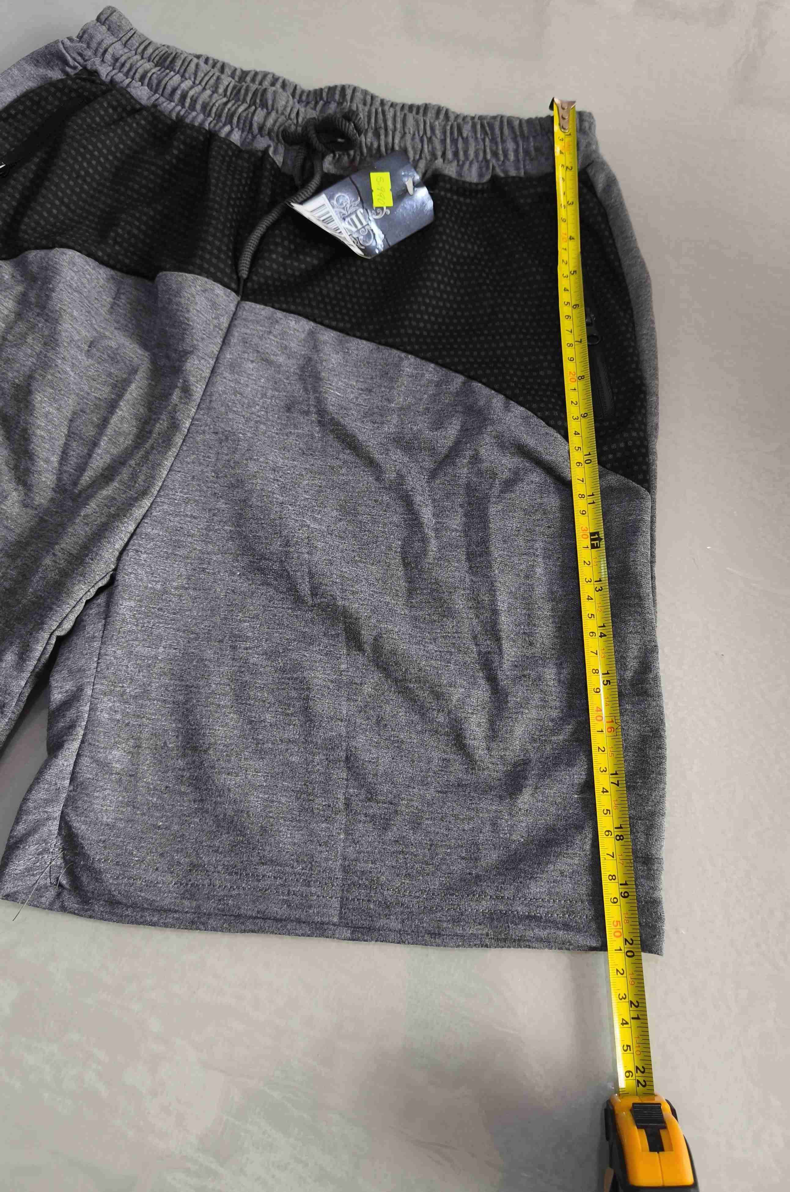 Short deportivo gris y negro NUEVO - miniatura 3