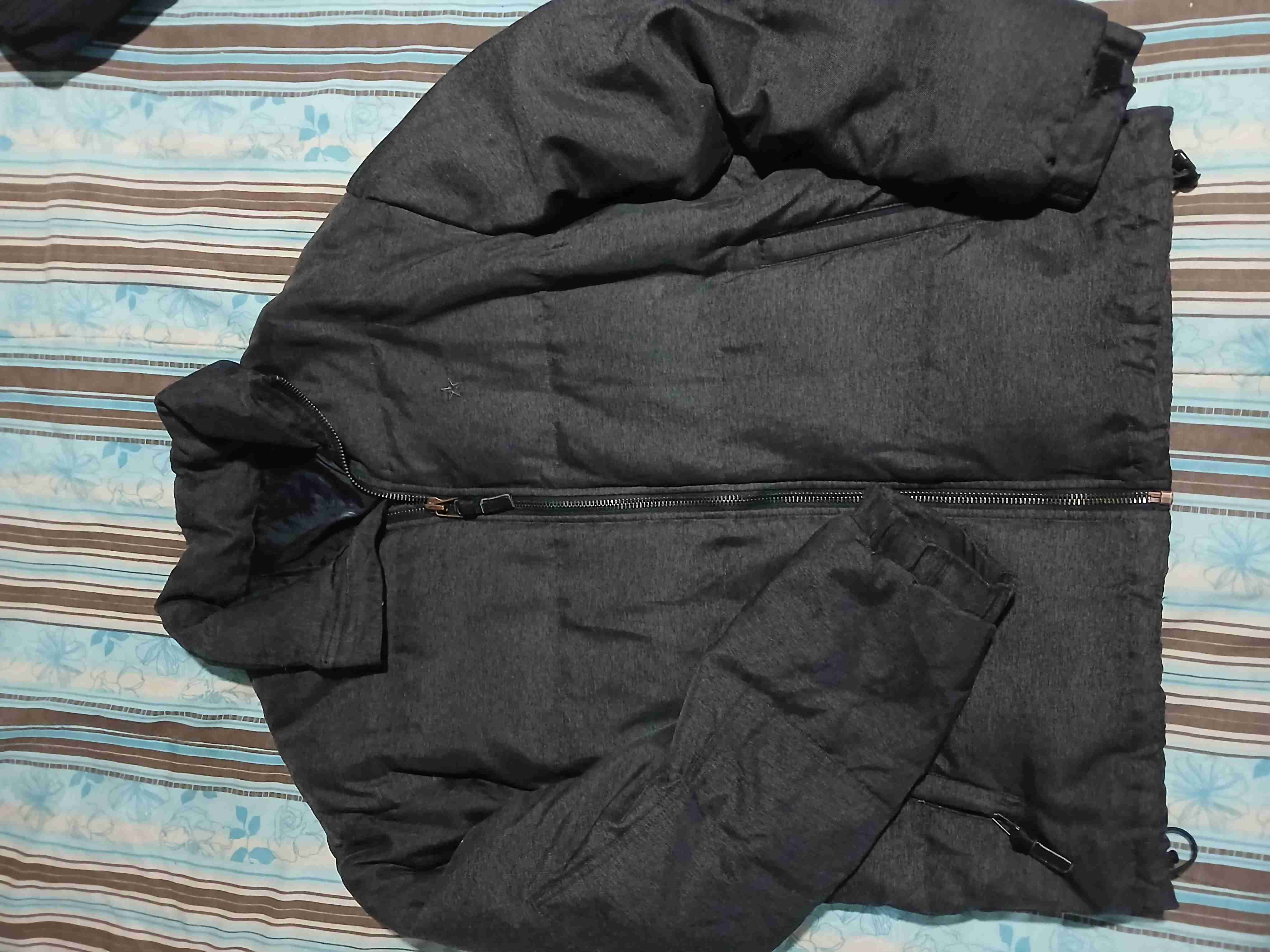 Chaqueta acolchada gris oscuro de hombre