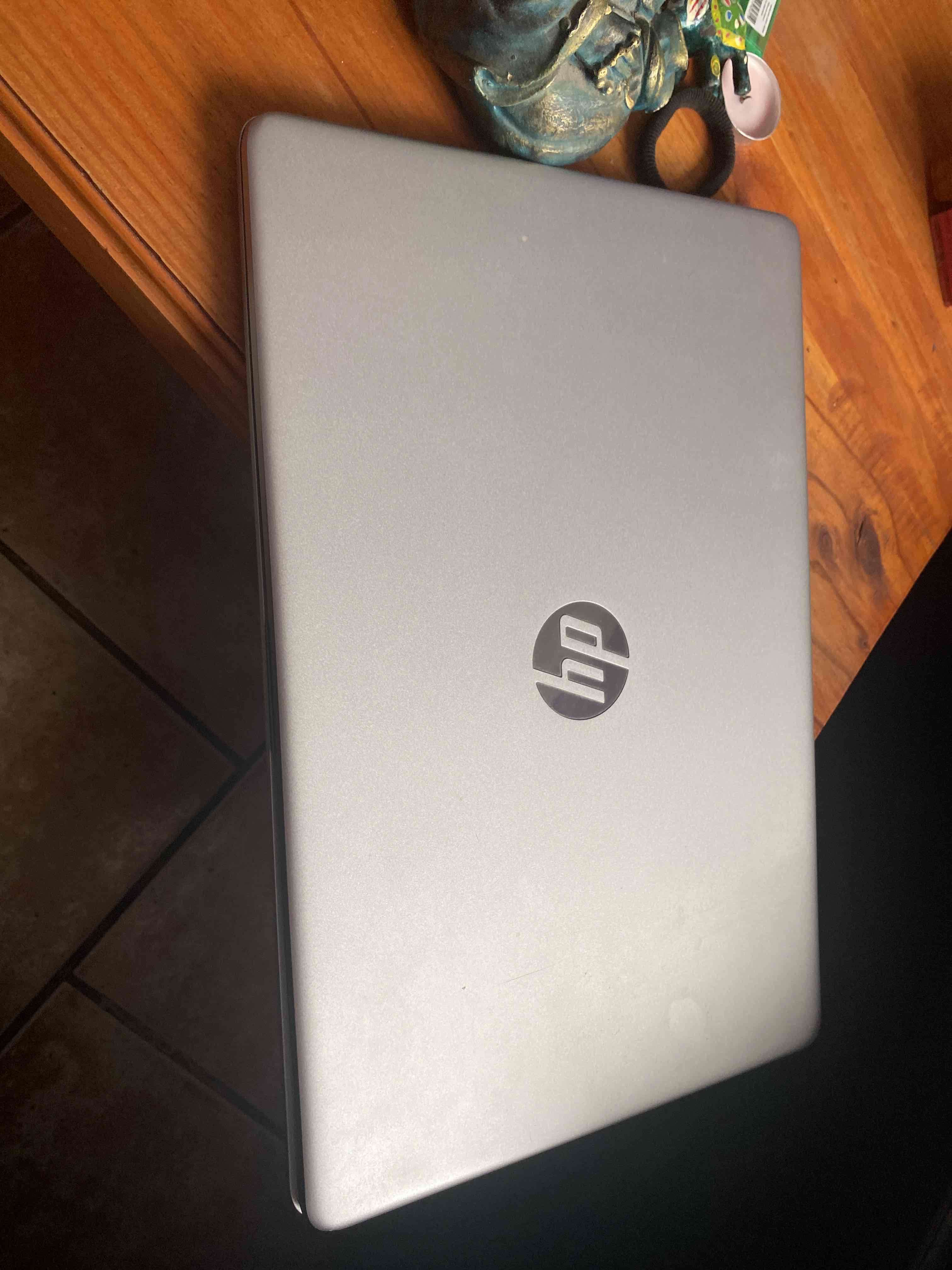 Laptop HP 15.6 pulgadas - miniatura 2