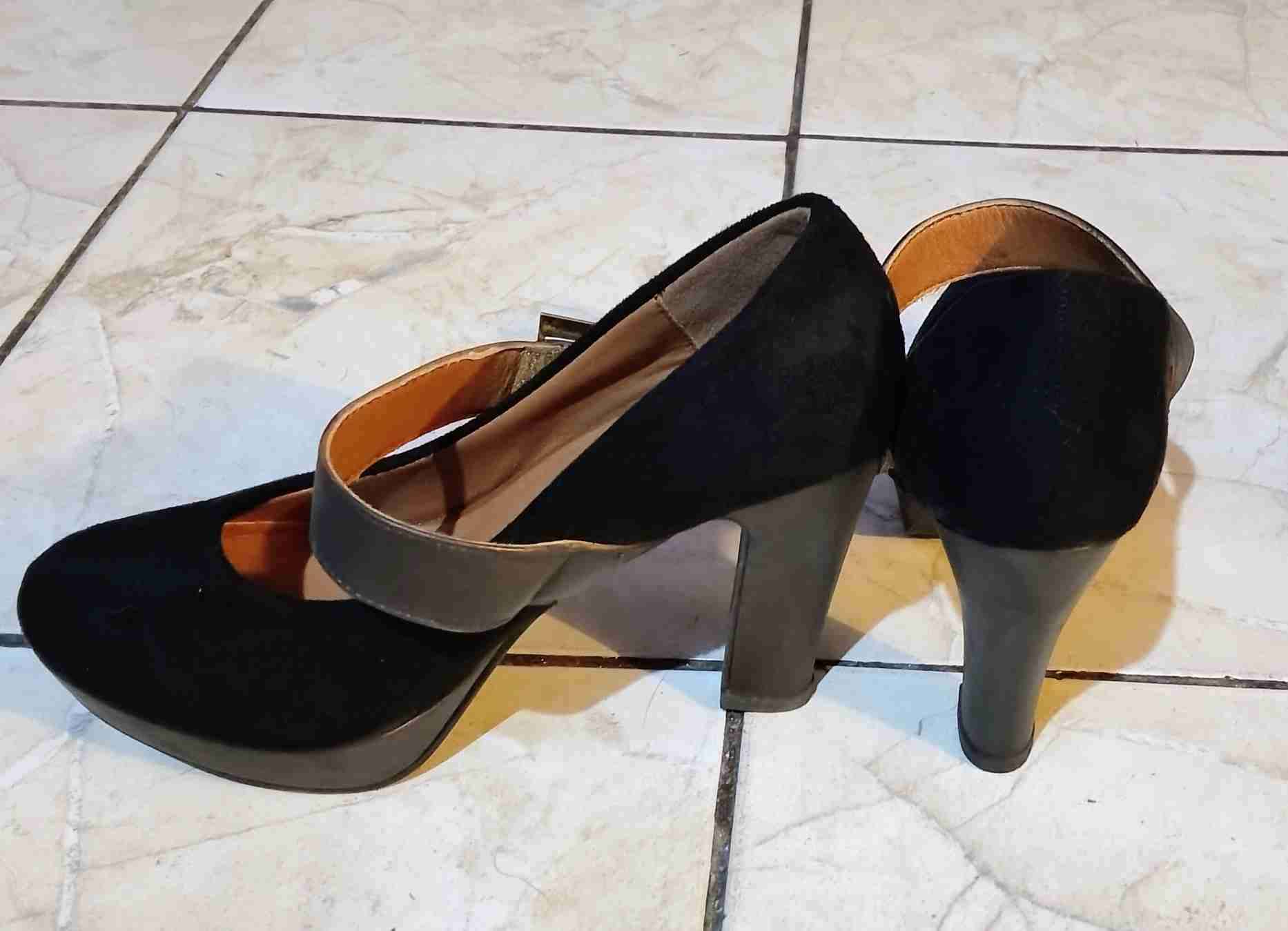 Zapatos de tacón negro con hebilla - miniatura 3