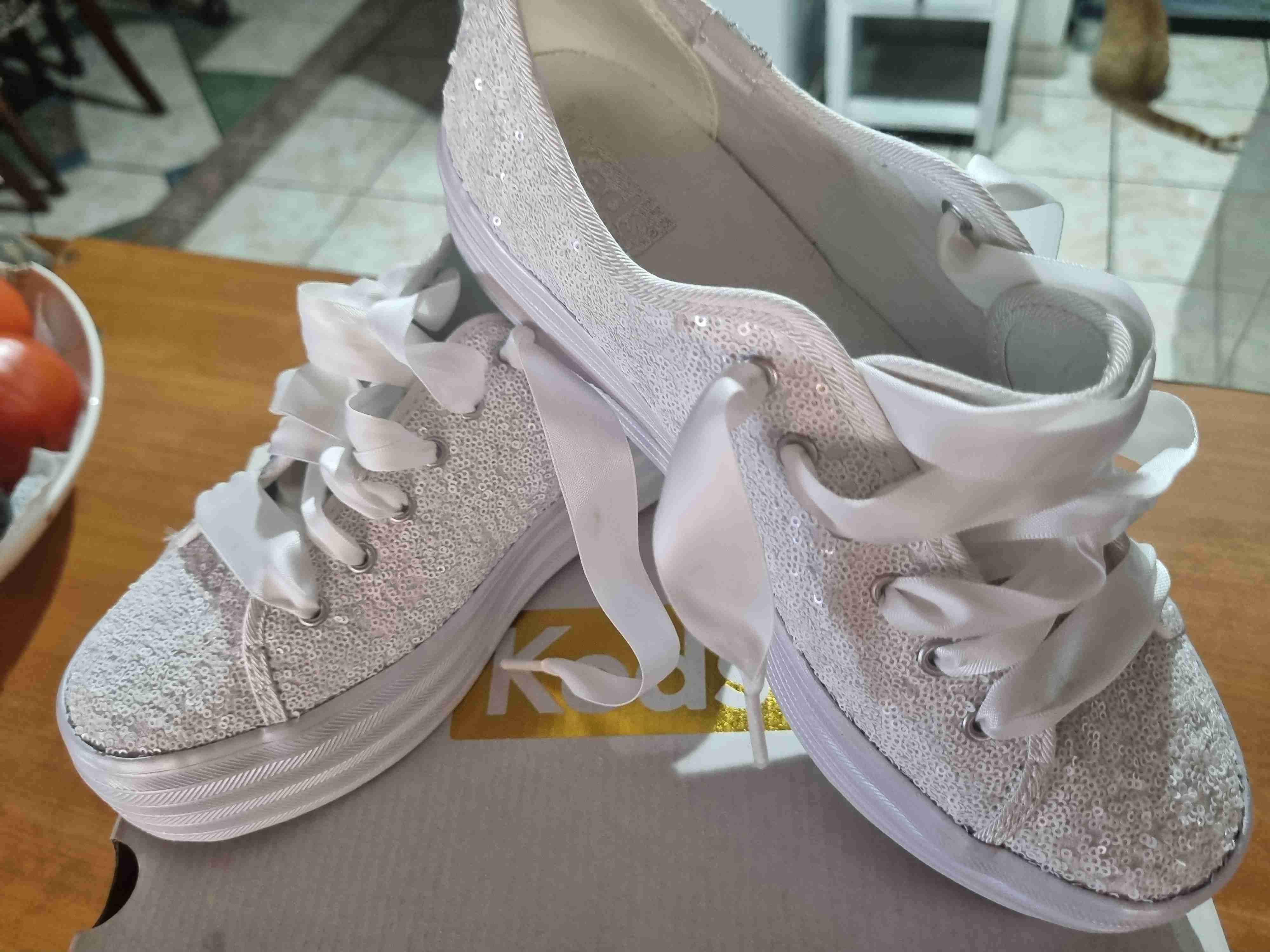 Zapatillas blancas con lentejuelas - miniatura 2