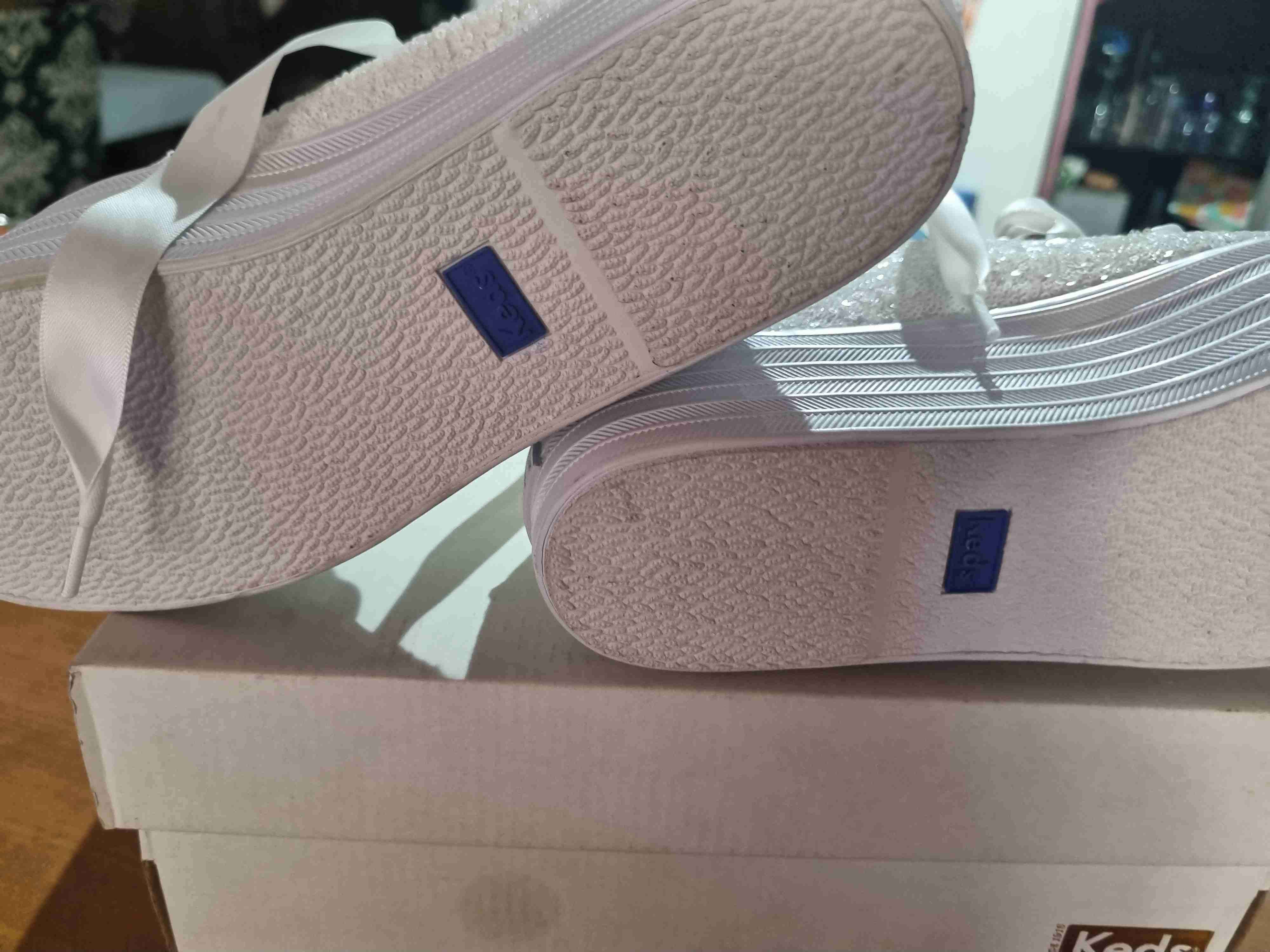 Zapatillas blancas con lentejuelas - miniatura 3