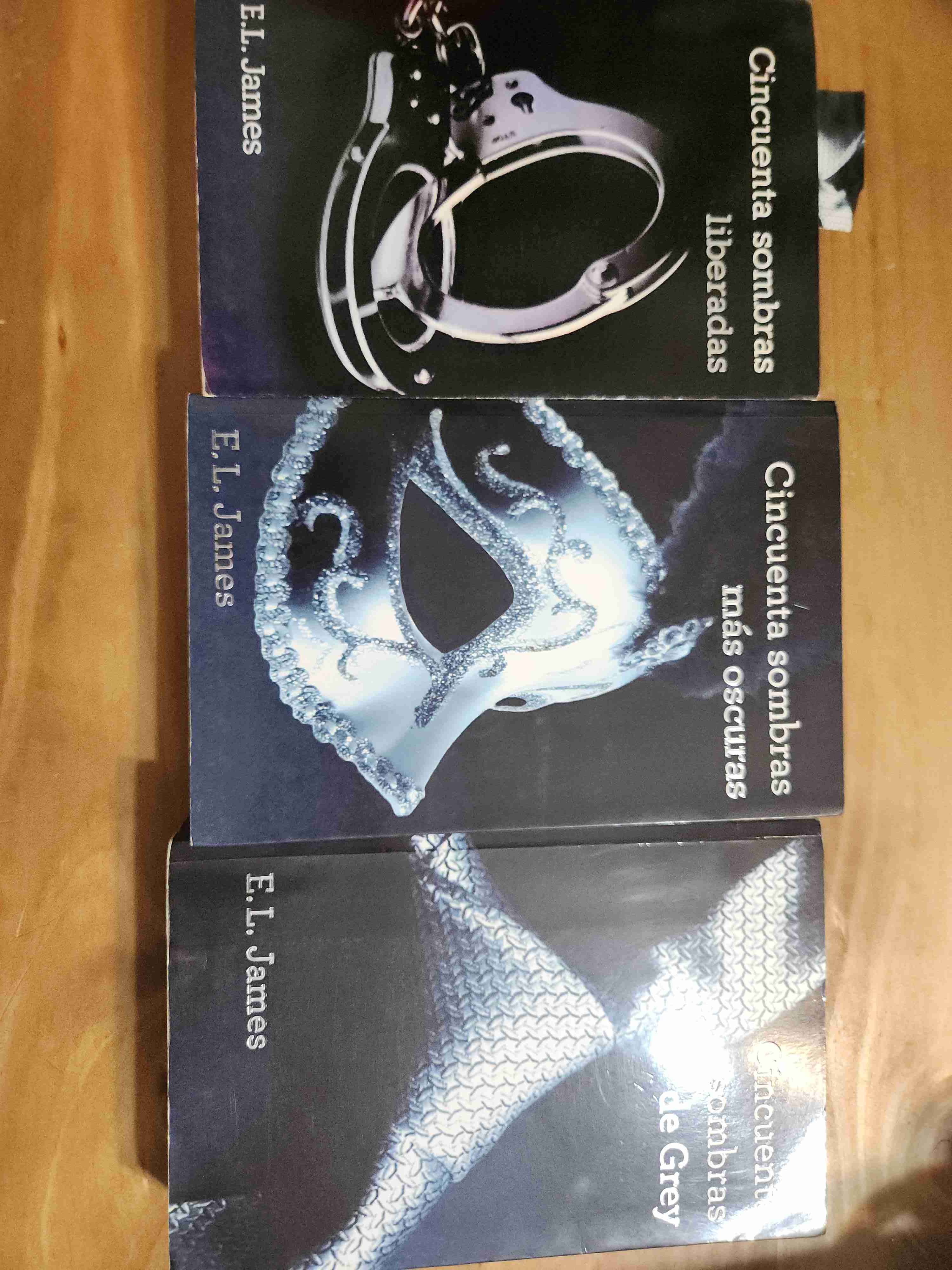 Trilogía Cincuenta Sombras de E.L. James - miniatura 1