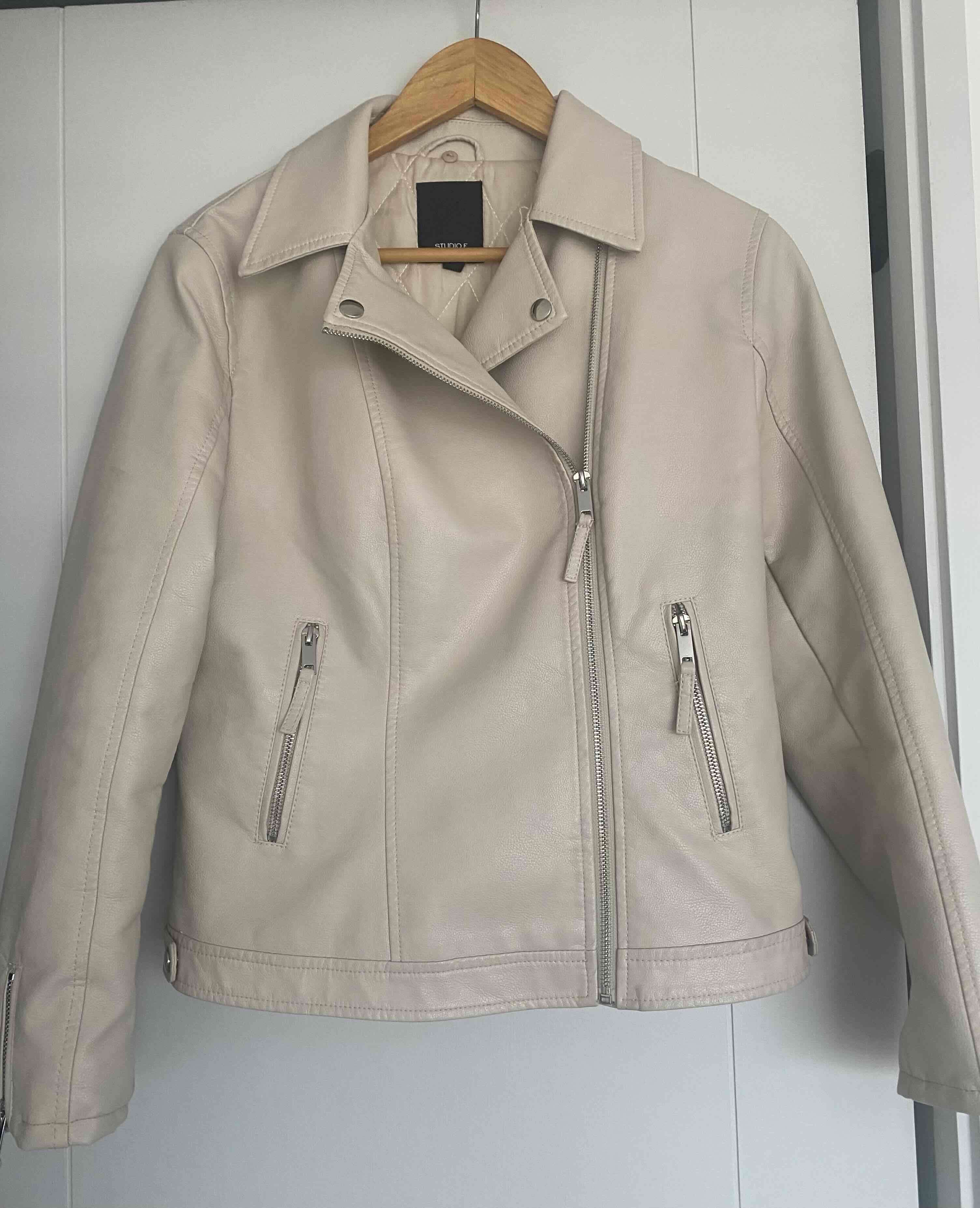 Chaqueta beige mujer marca StudioF talla 38 - miniatura 2