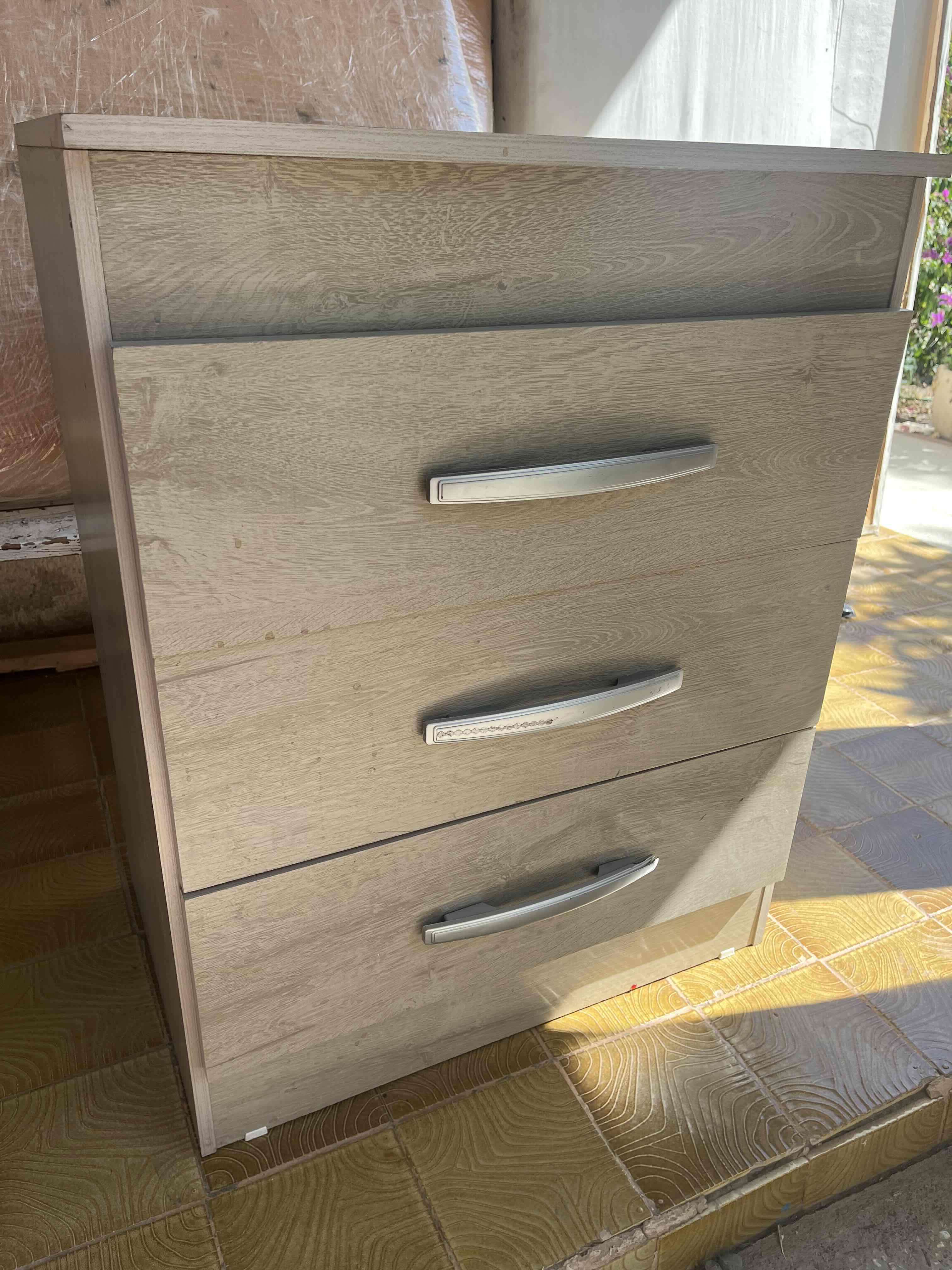 Cómoda de madera con 3 cajones - miniatura 1