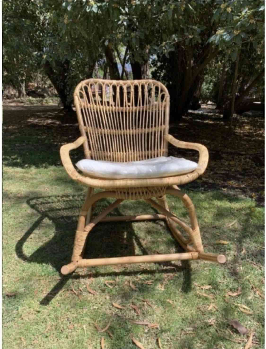 Silla de mimbre con cojín - miniatura 1