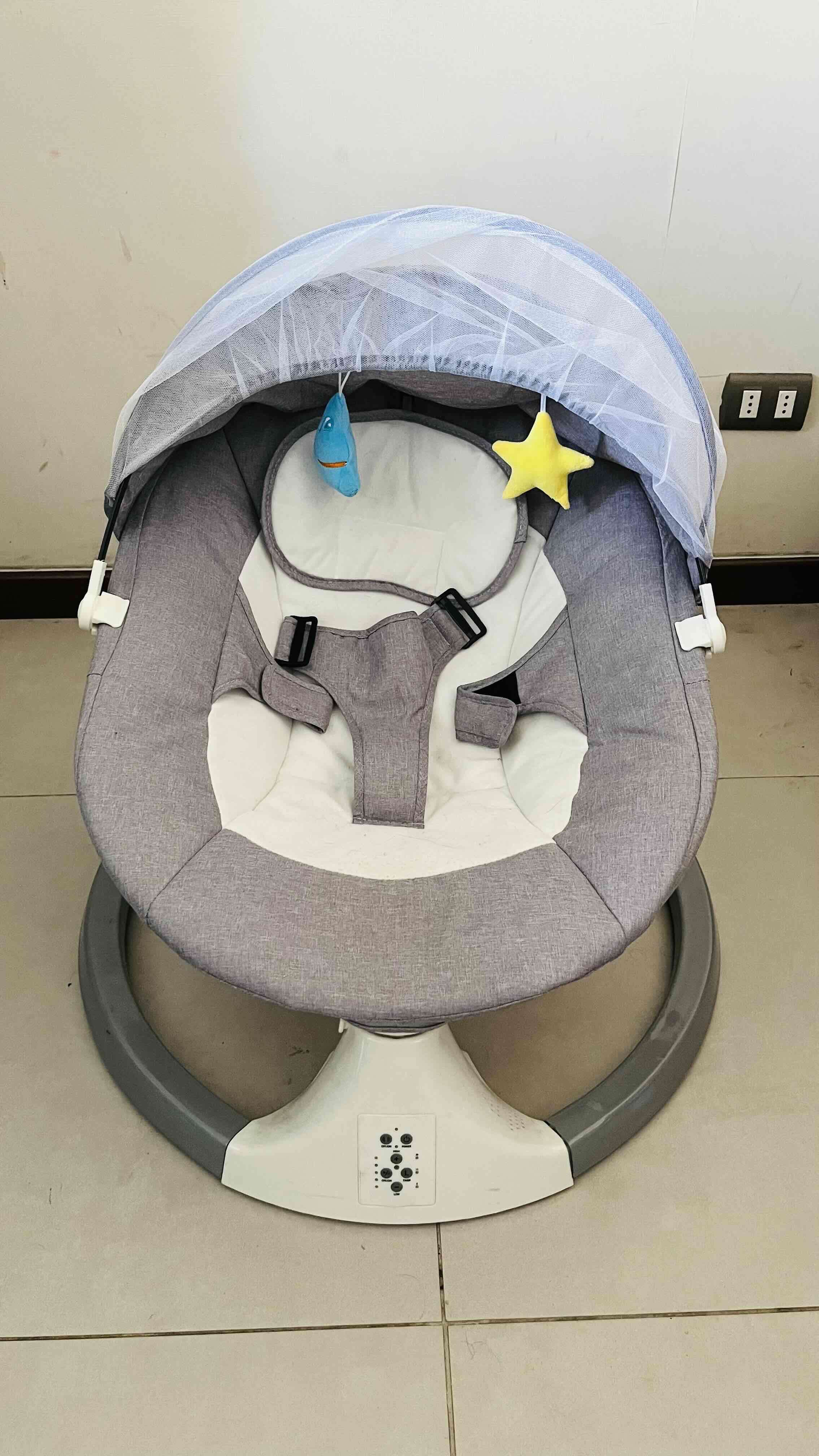 Mecedora eléctrica para bebé gris - miniatura 2