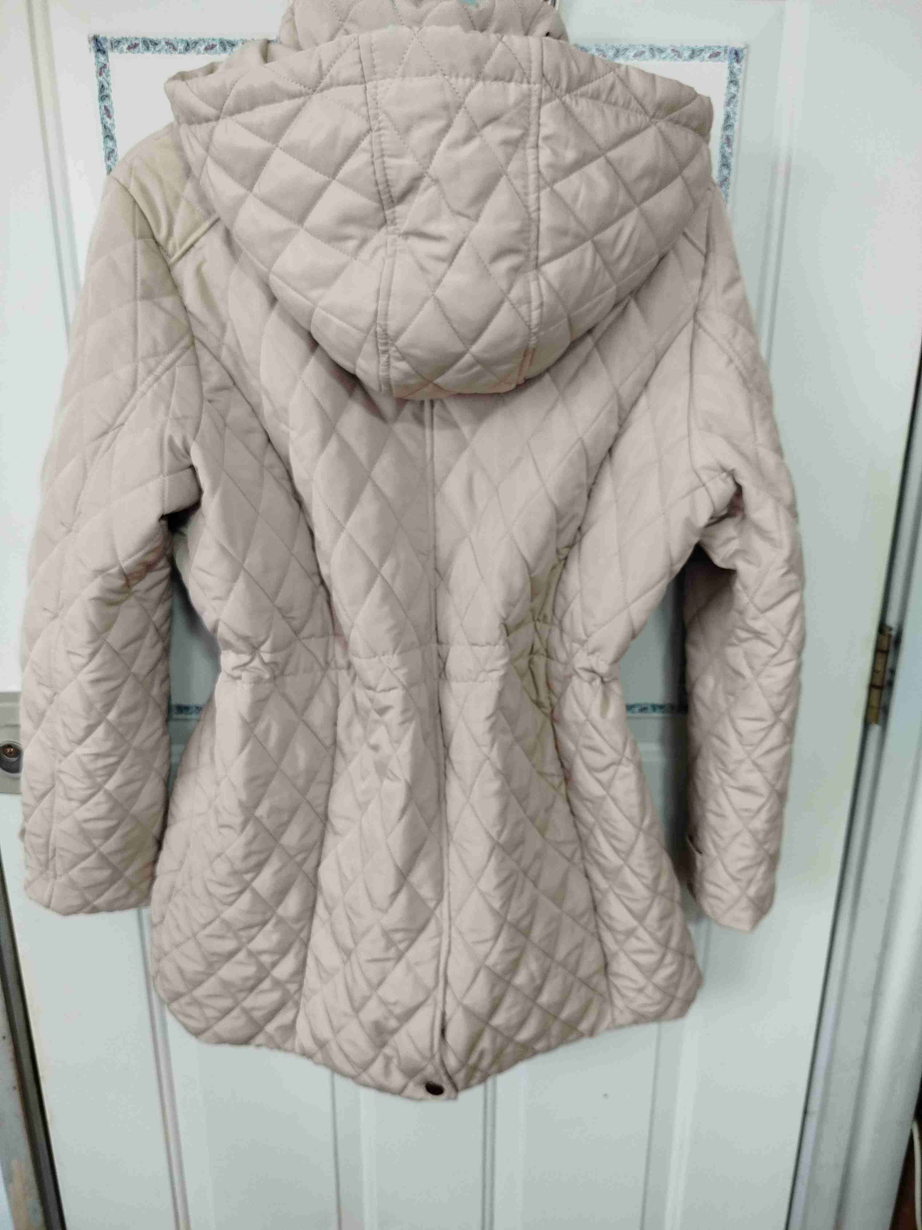 Abrigo acolchado beige con capucha marca aziz L - miniatura 2