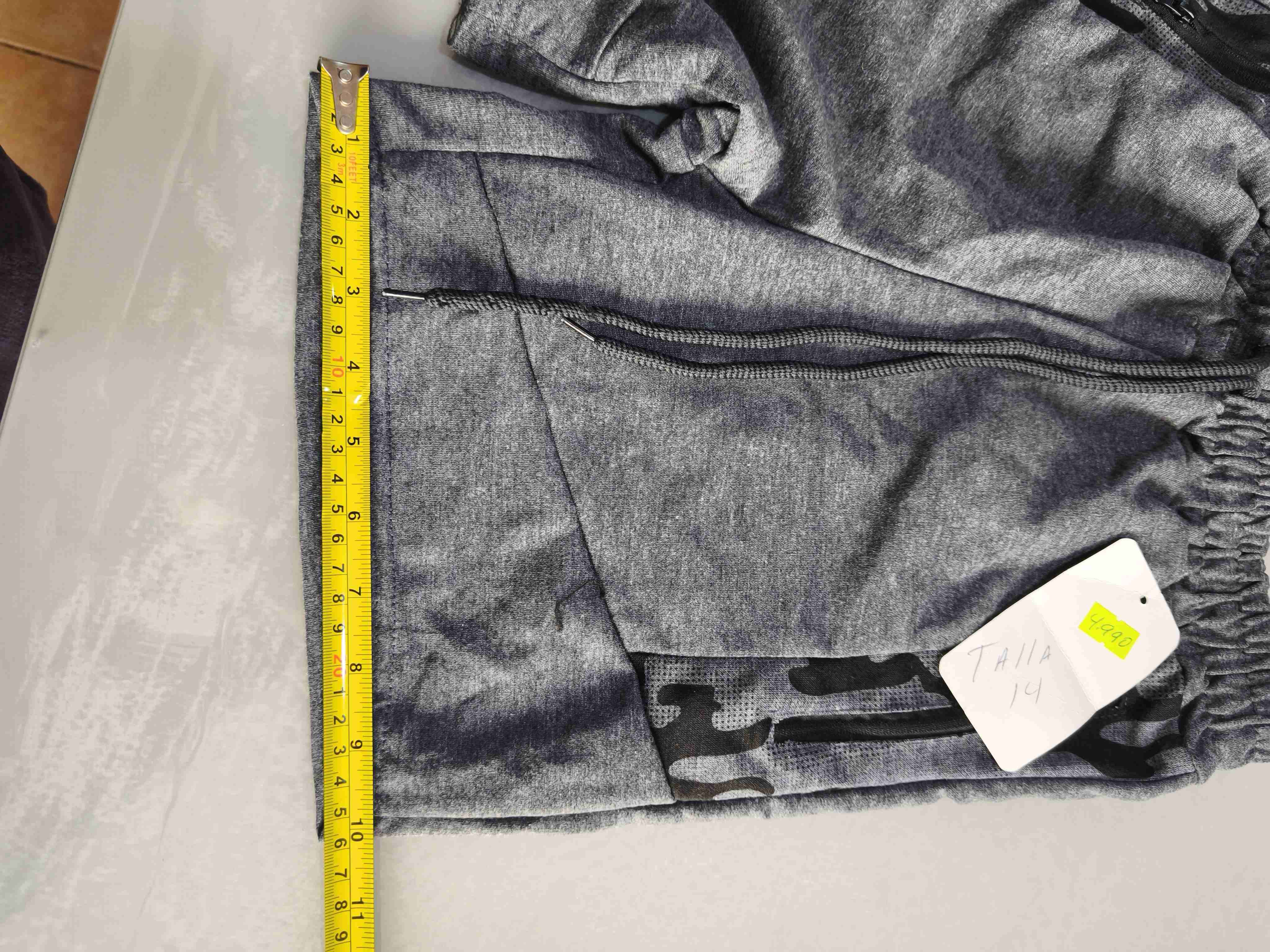 Short deportivo gris para joven,  NUEVO - miniatura 2