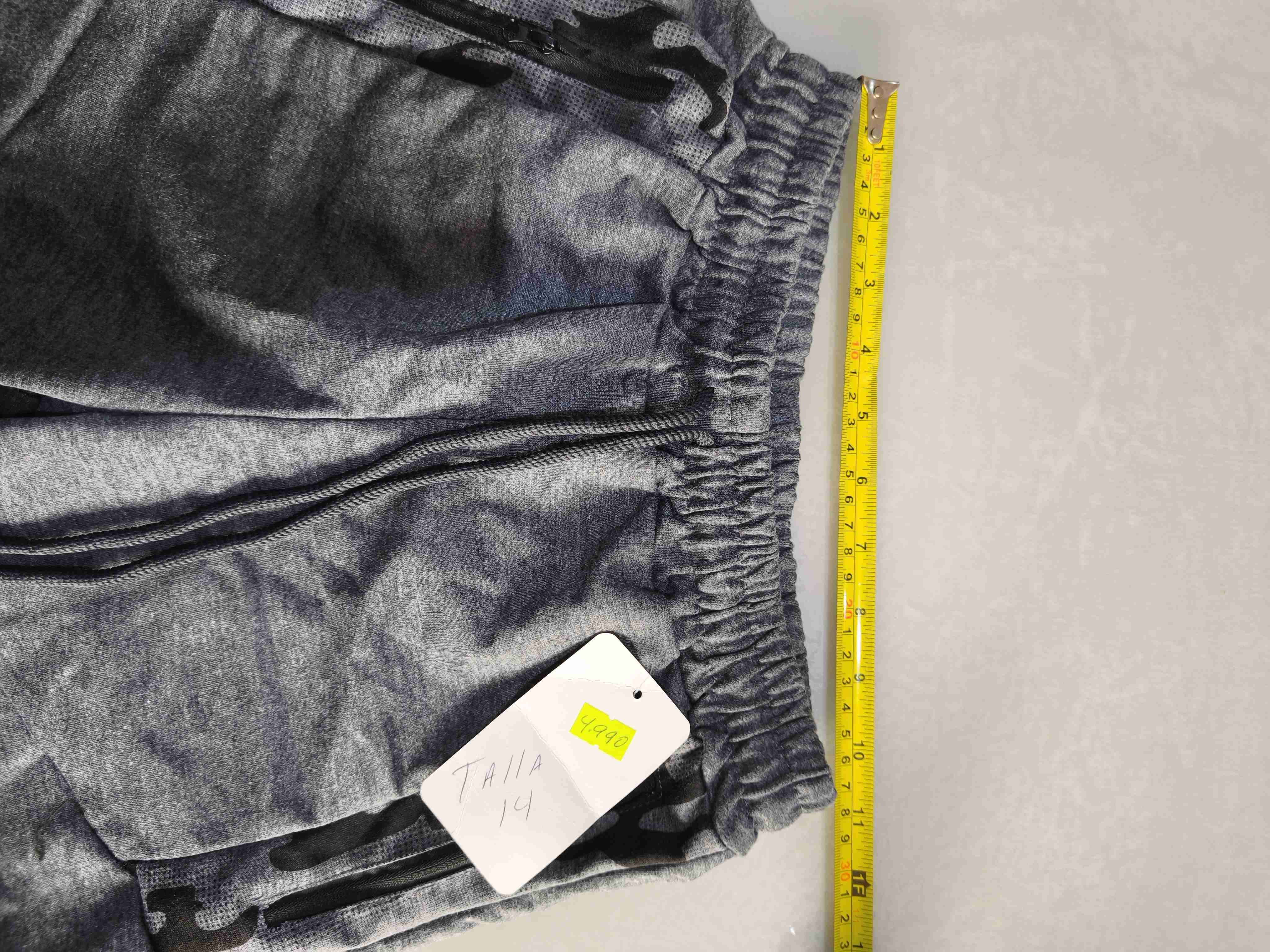 Short deportivo gris para joven,  NUEVO - miniatura 4