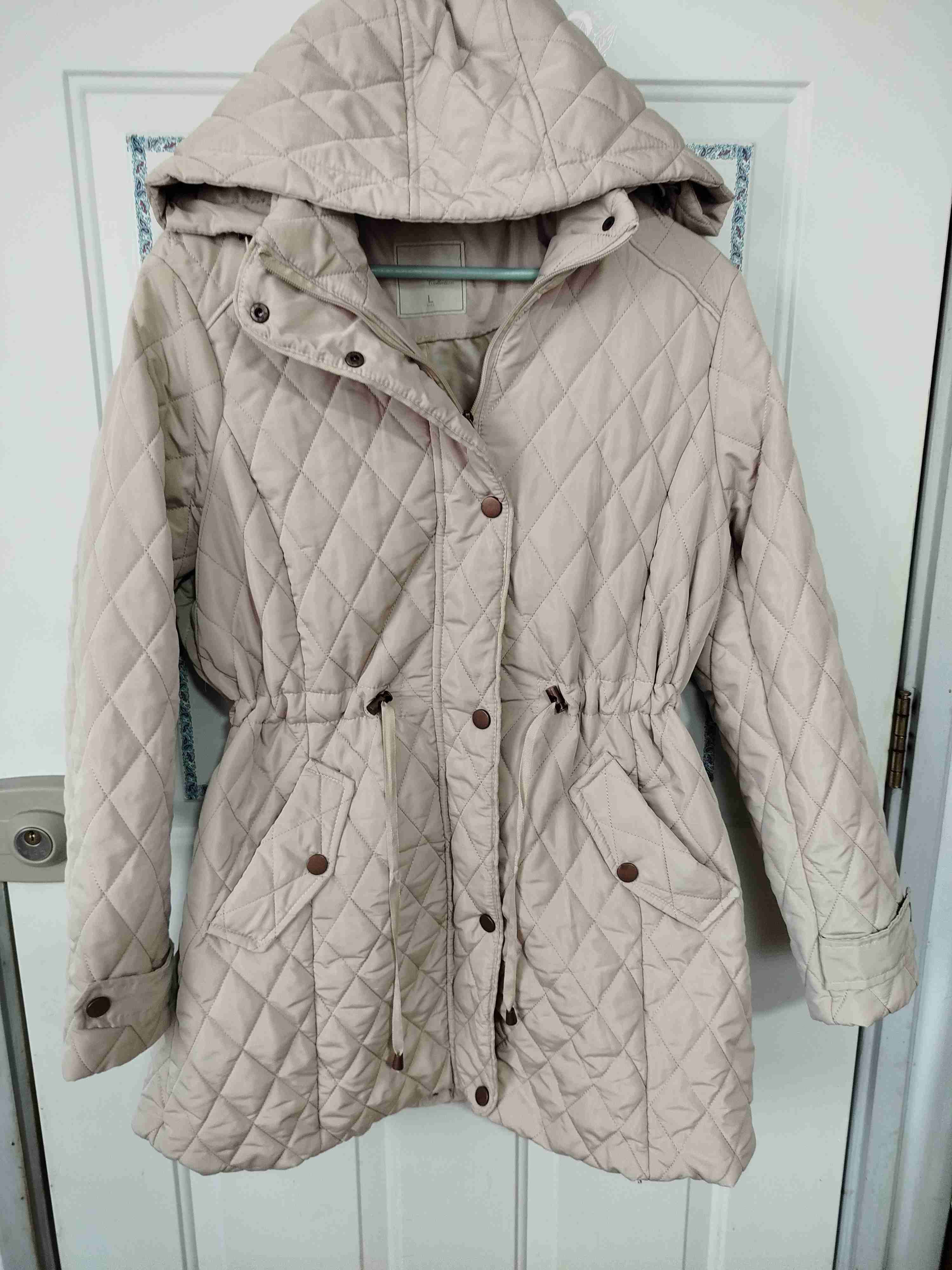 Abrigo acolchado beige con capucha marca aziz L