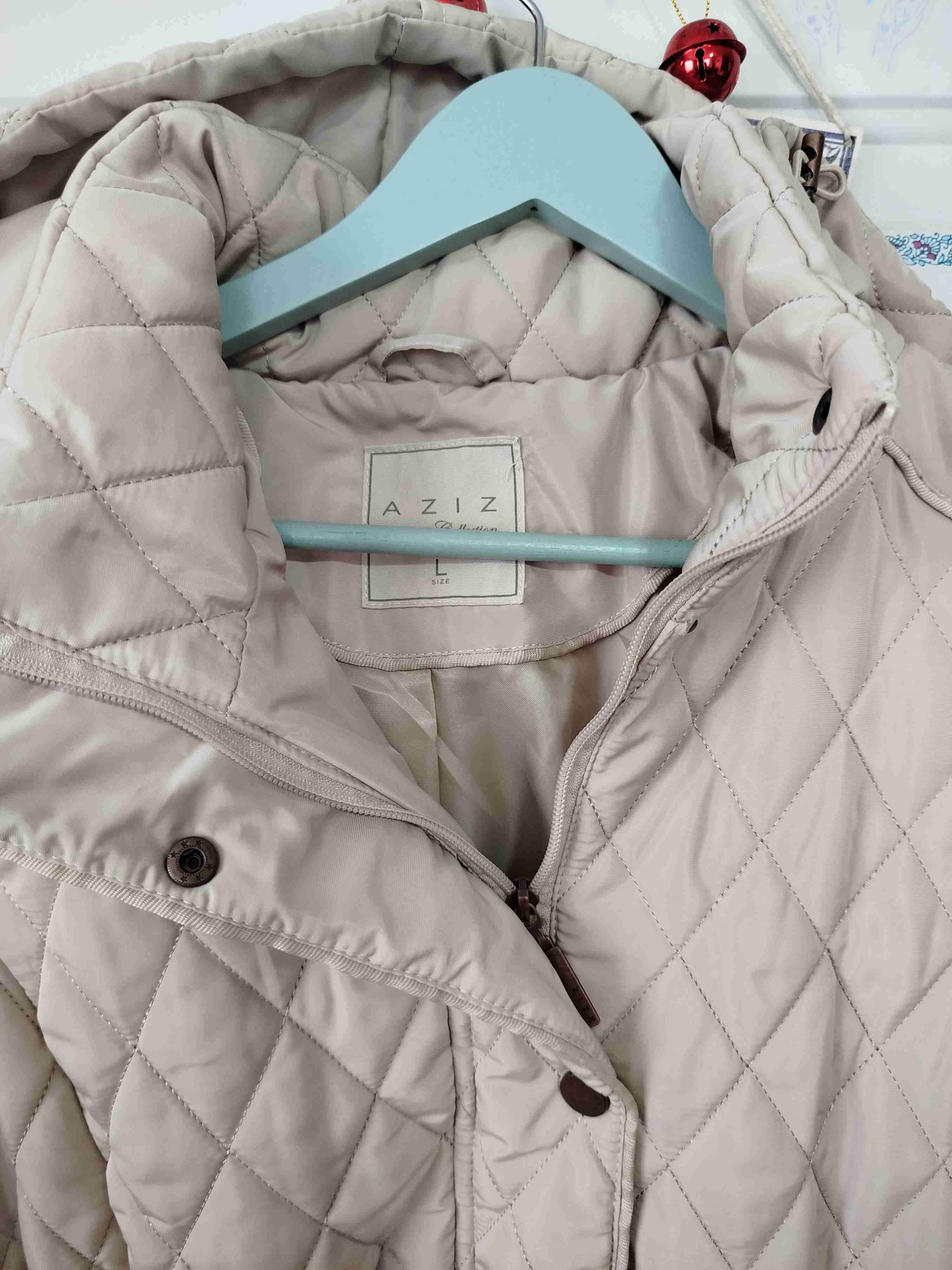 Abrigo acolchado beige con capucha marca aziz L - miniatura 3