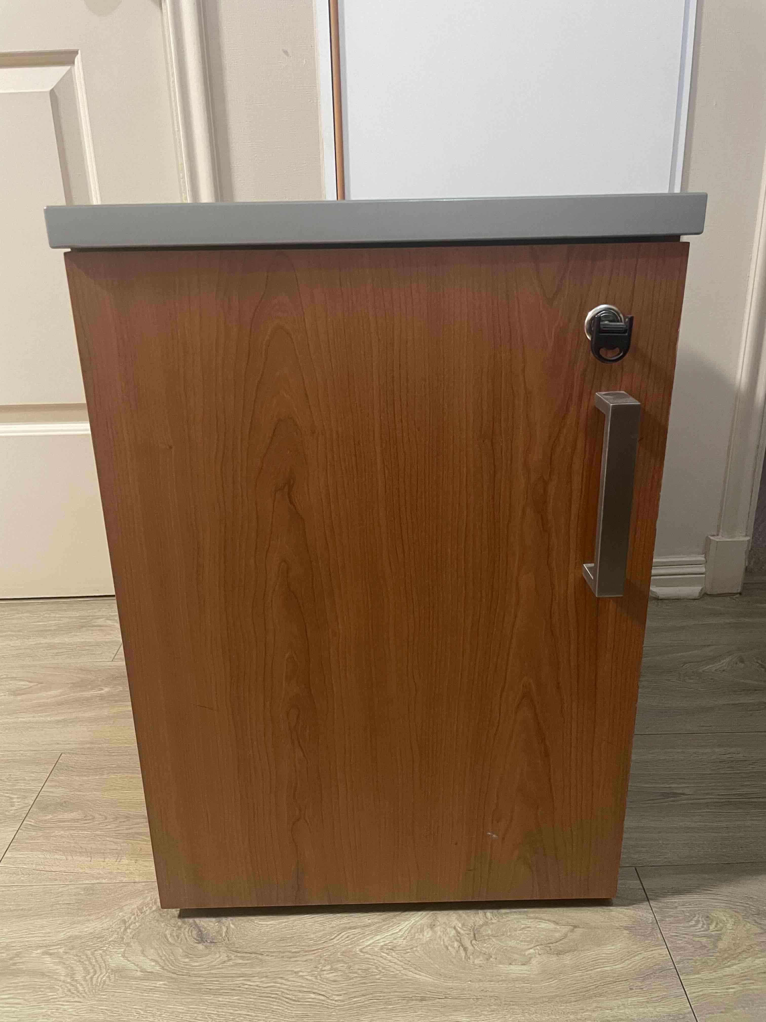 Mueble con cerradura - miniatura 2