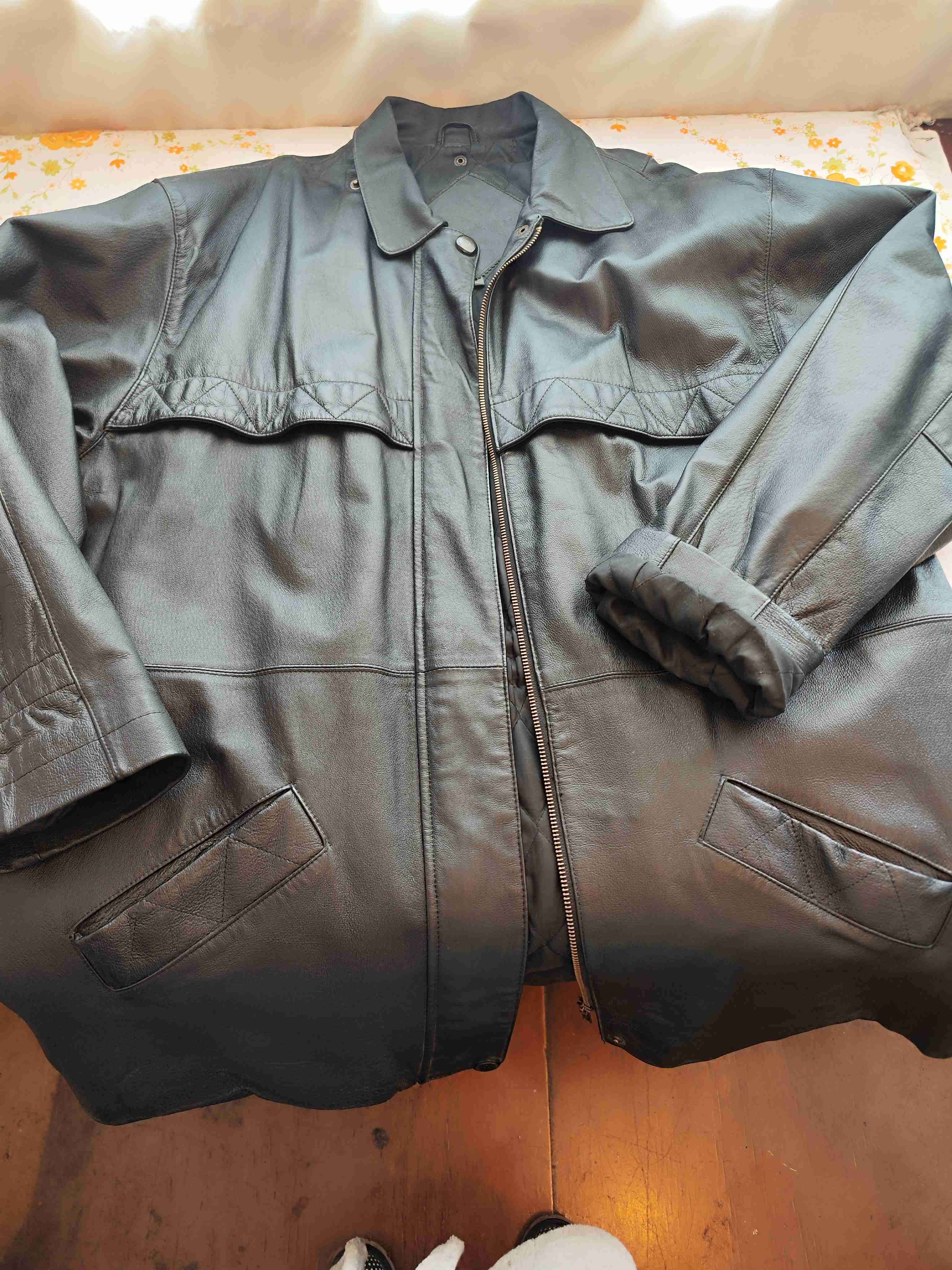 Chaquetón de cuero negro - miniatura 4