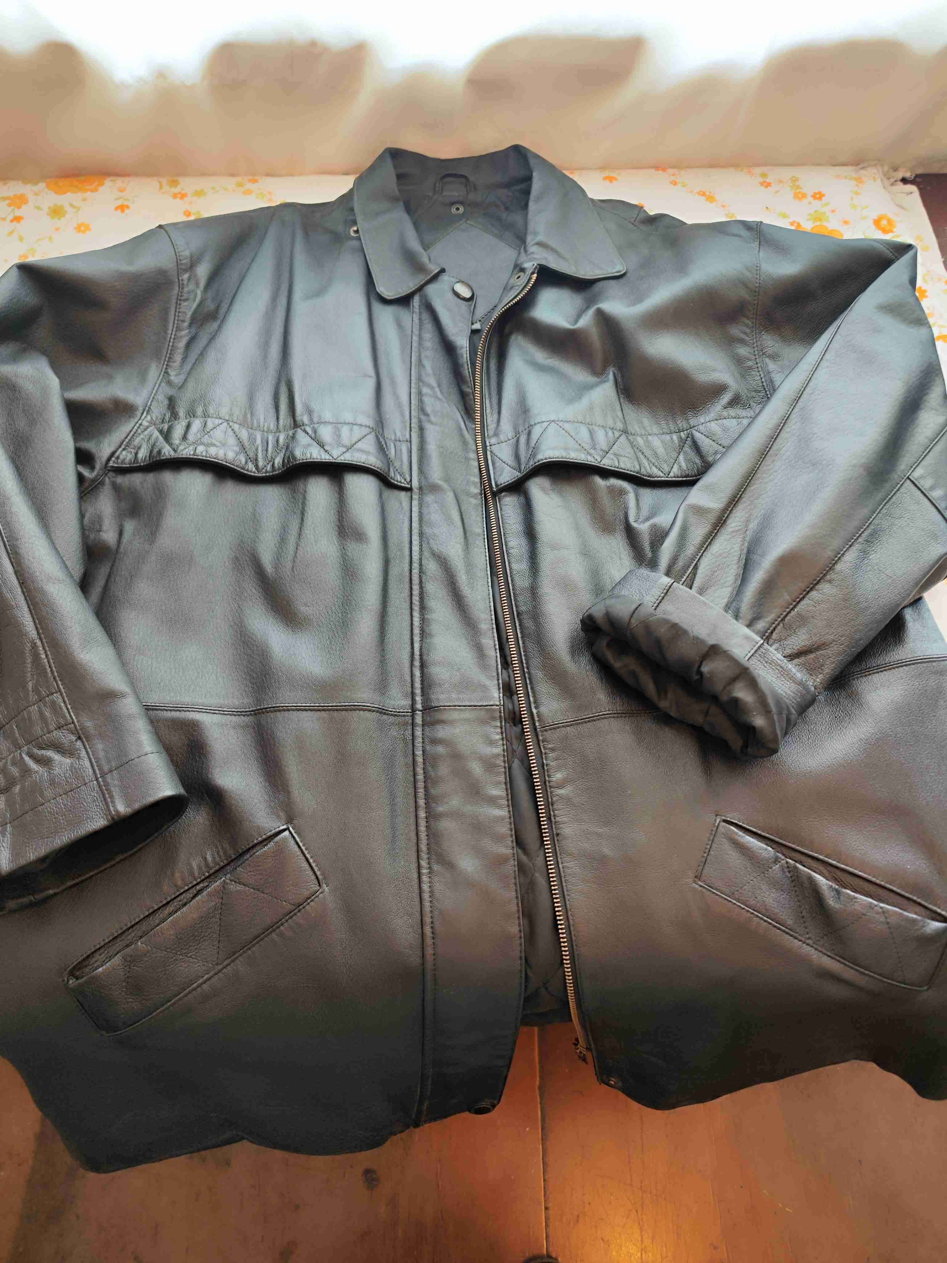 Chaquetón de cuero negro - miniatura 5