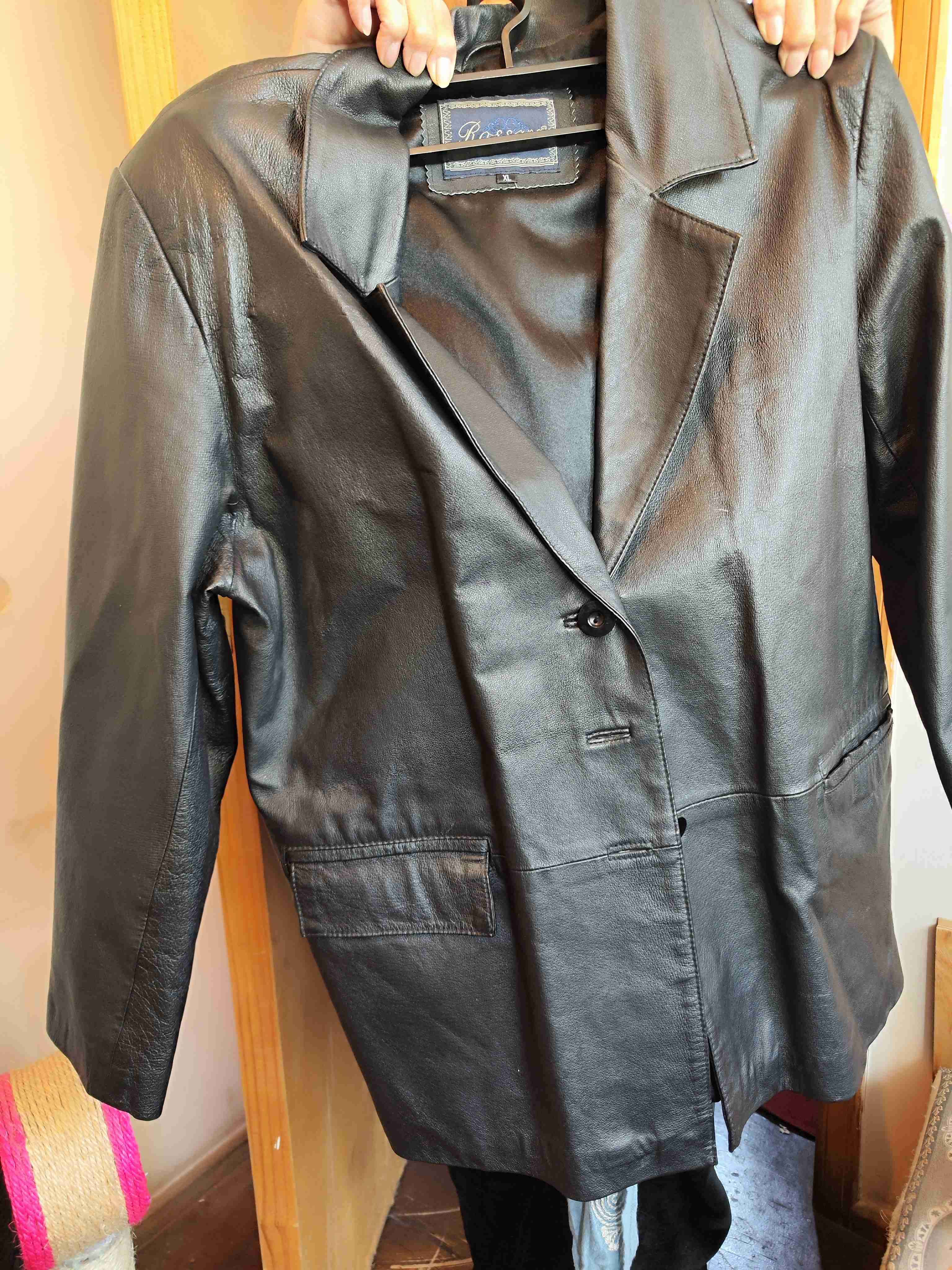 Chaqueta de cuero negra - miniatura 1