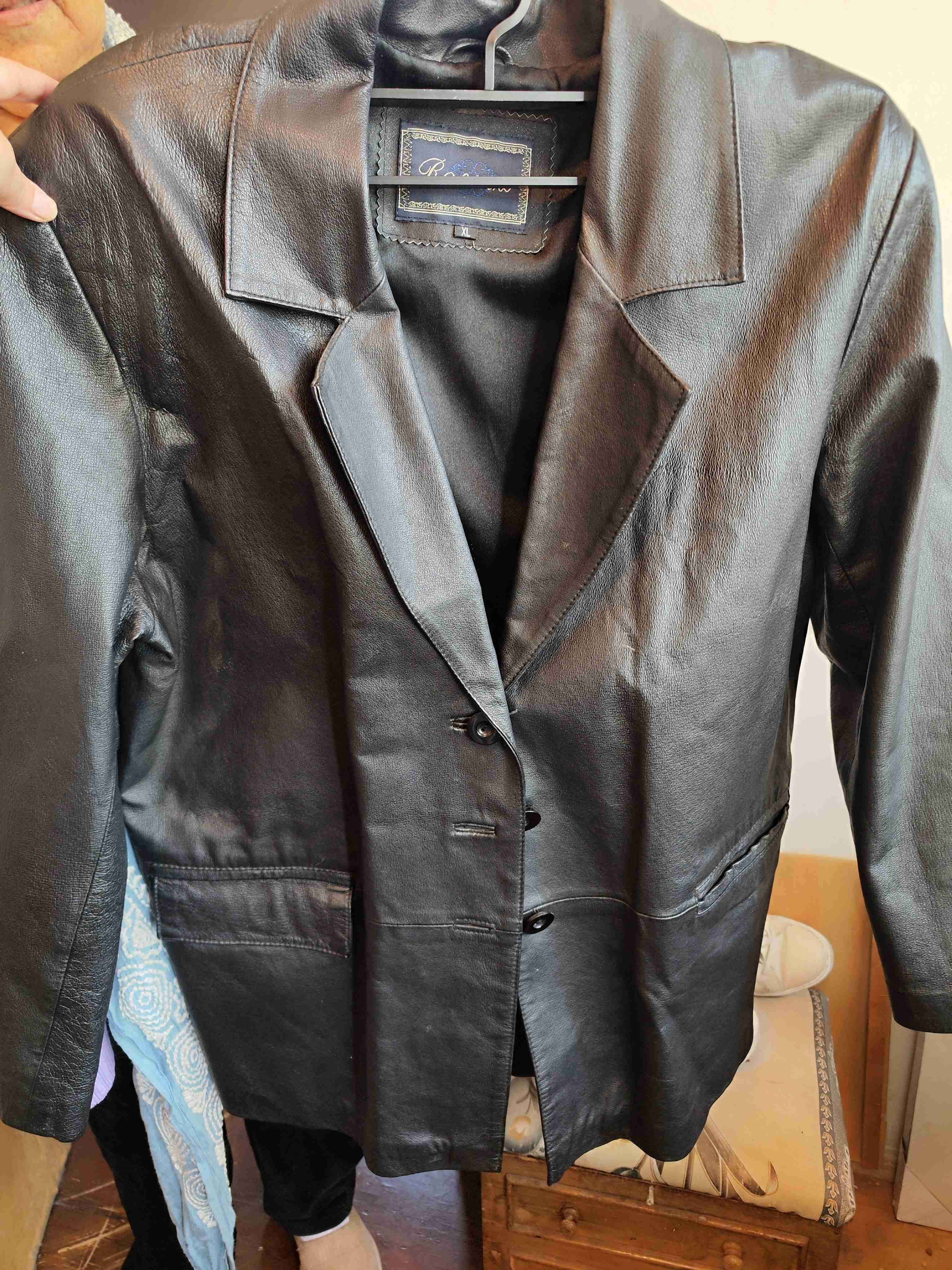 Chaqueta de cuero negra - miniatura 3