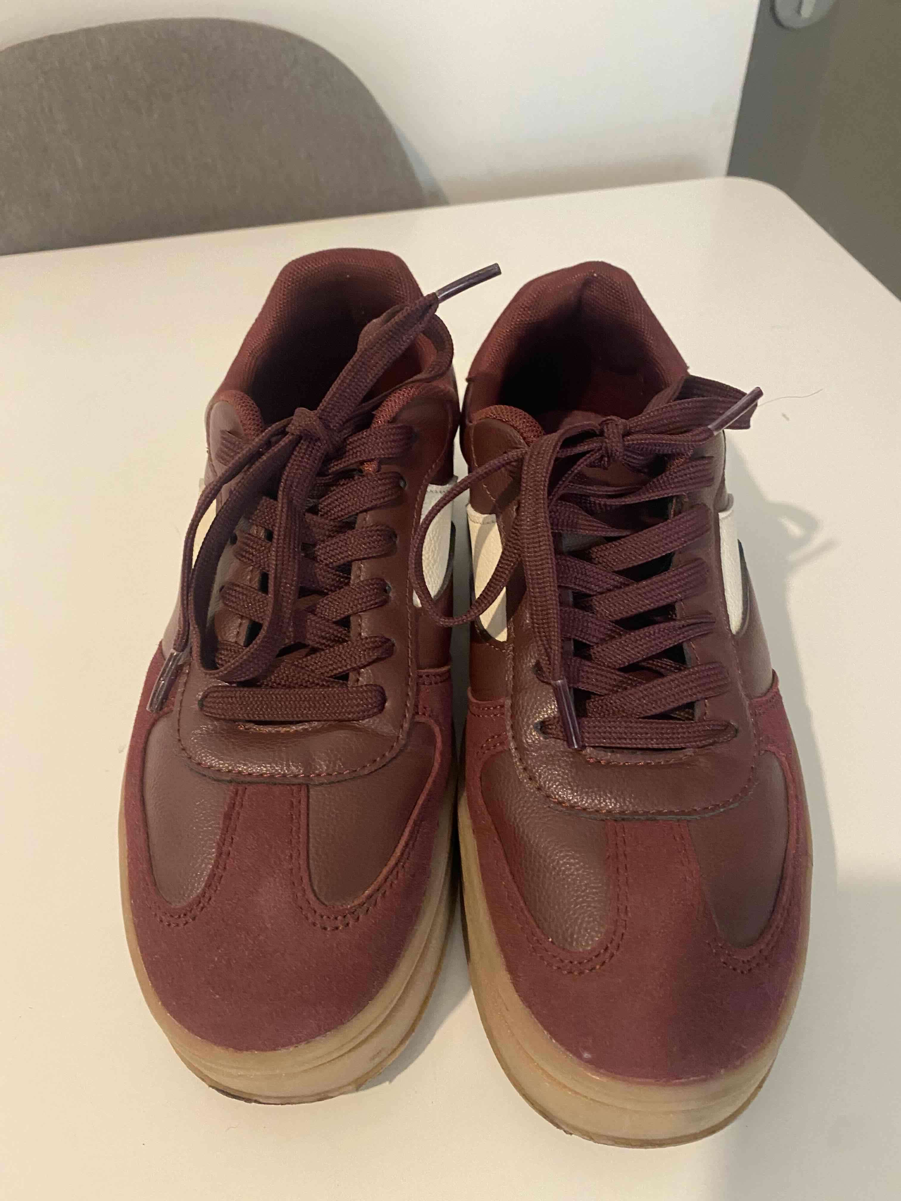 Zapatillas burdeo y beige - miniatura 2