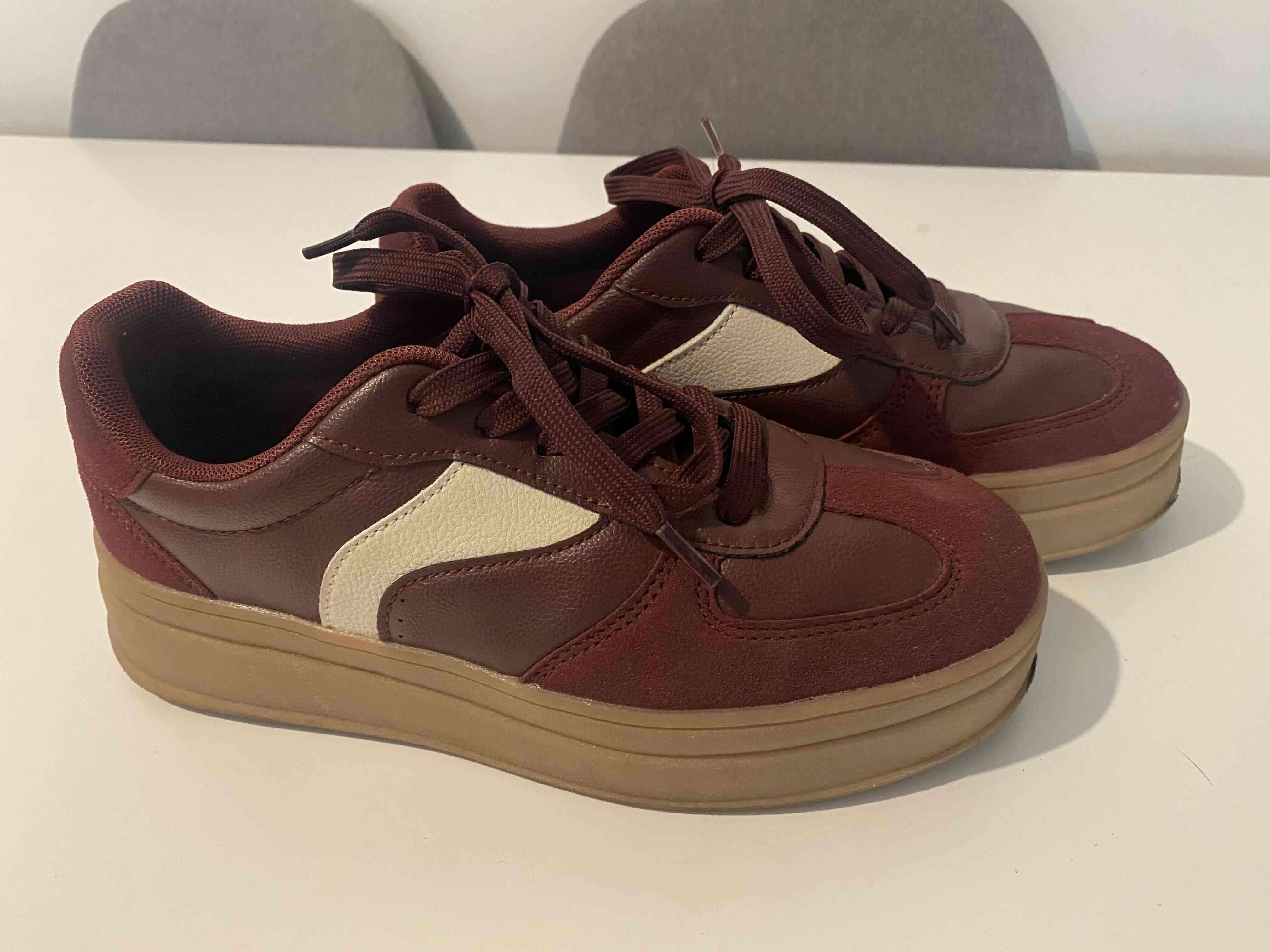 Zapatillas burdeo y beige - miniatura 3