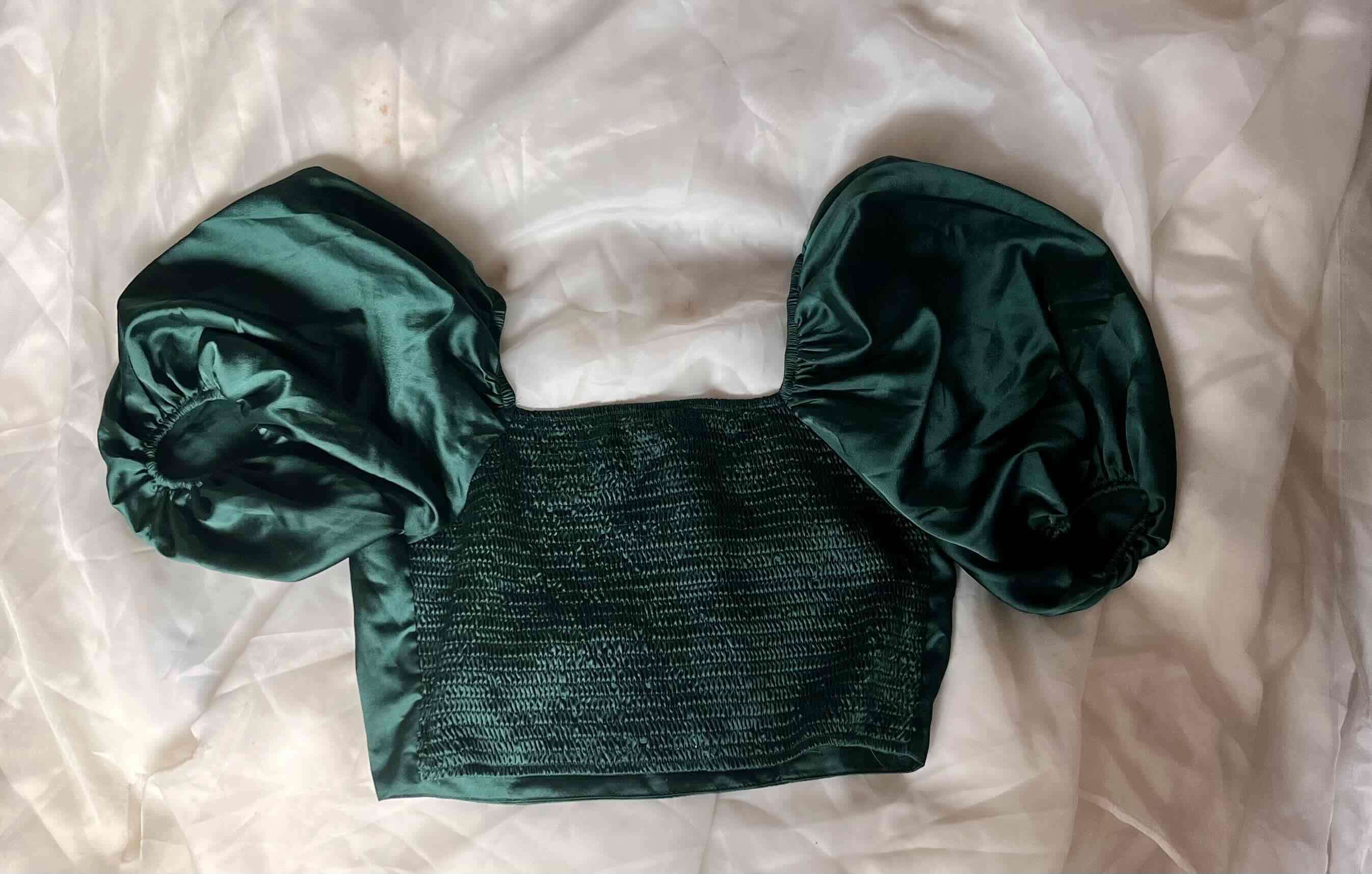 Top verde con mangas abullonadas - miniatura 2