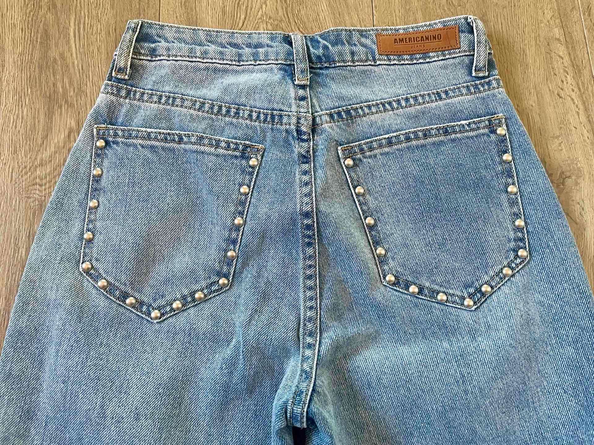 Jeans azul con detalles metálicos - miniatura 4