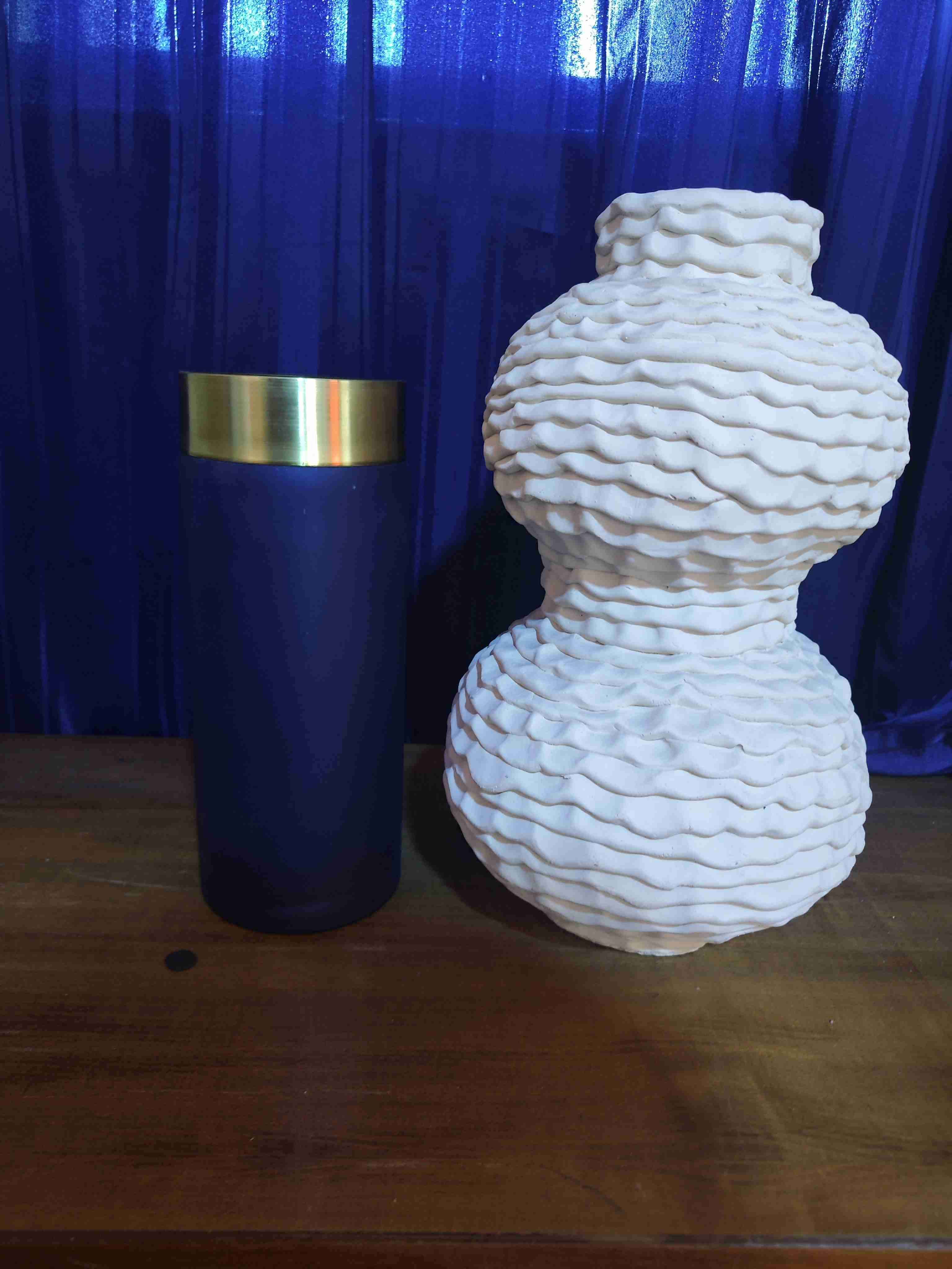 Dúo de jarrones decorativos - miniatura 1