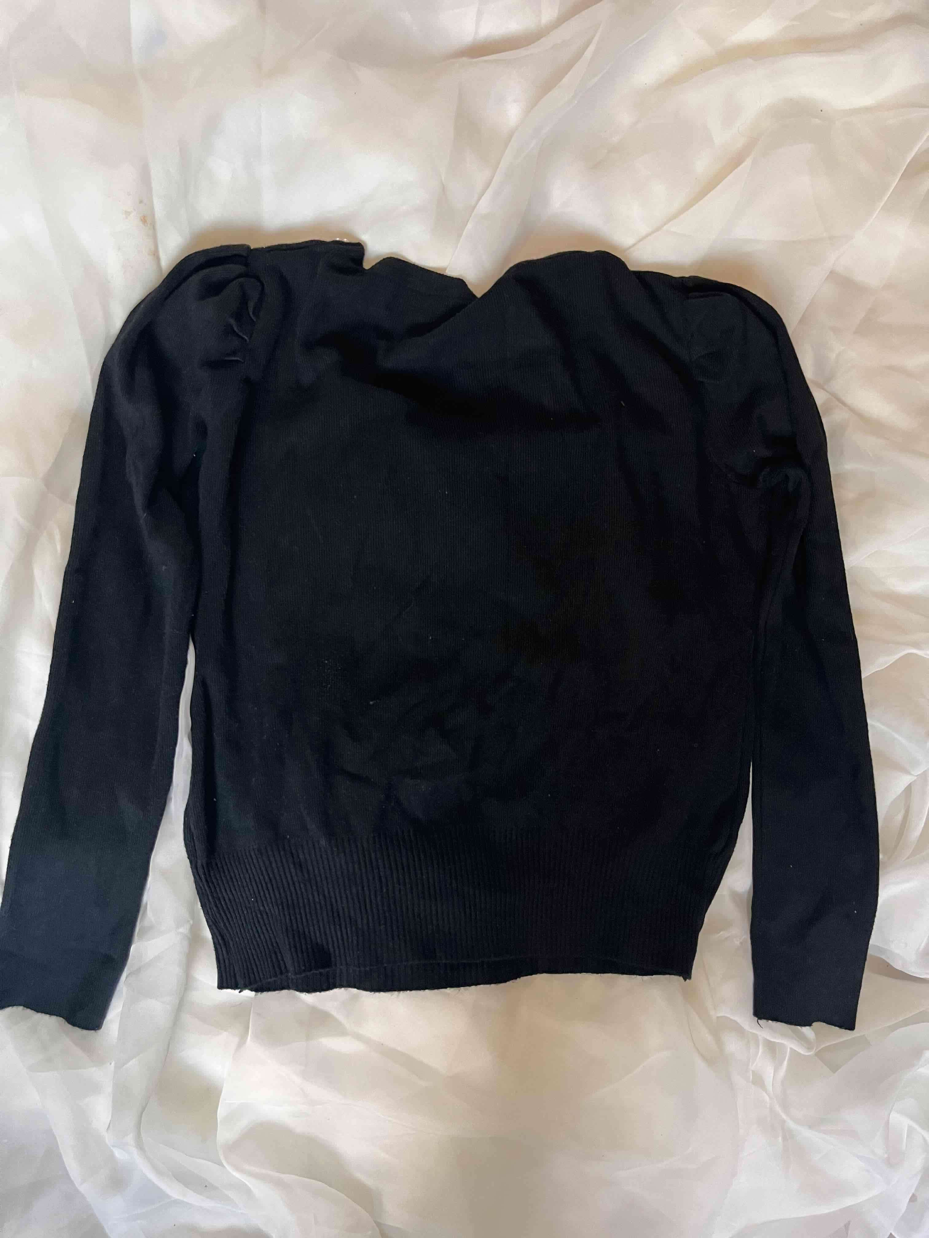 Suéter negro con perlas - miniatura 2