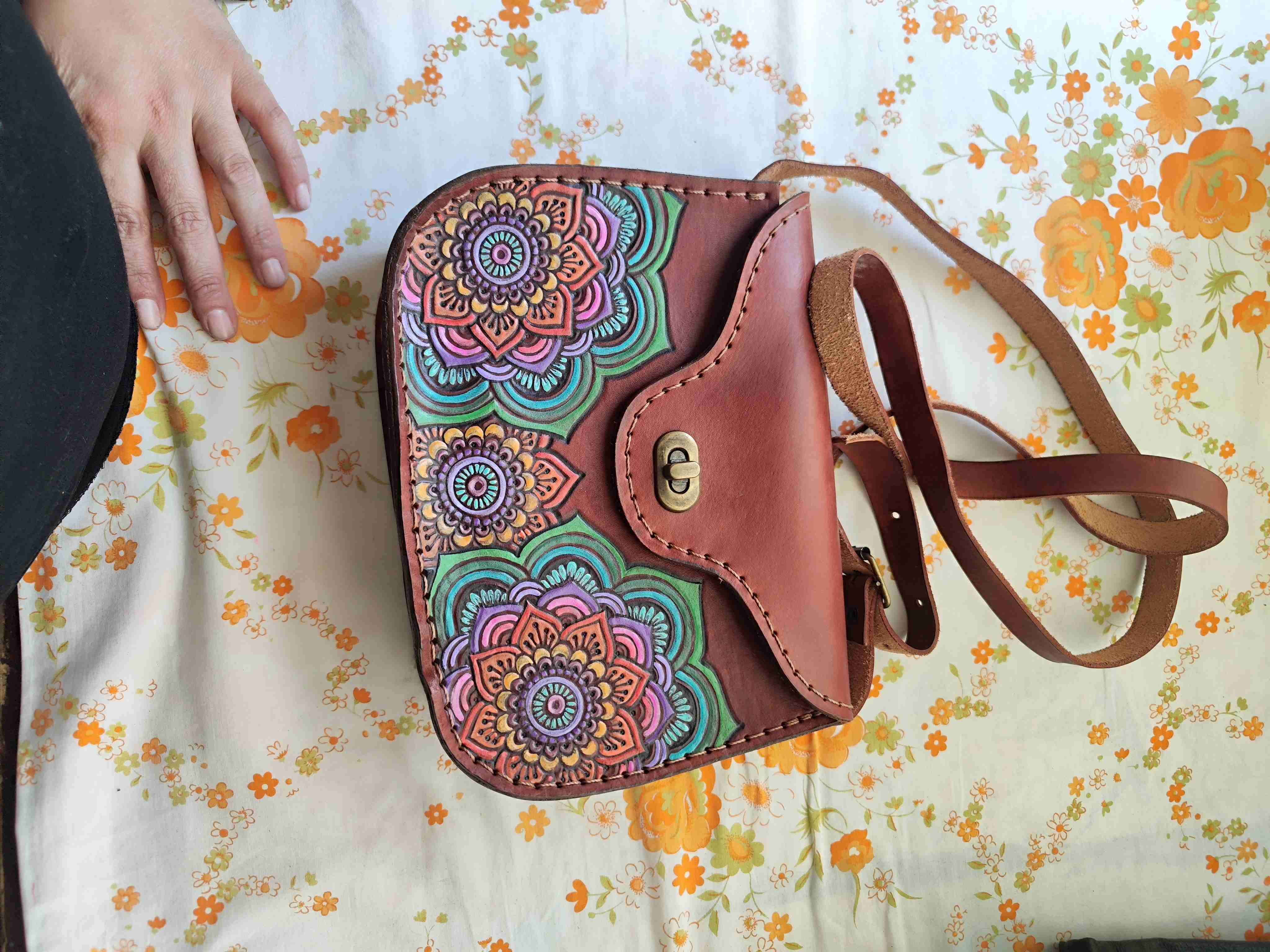 Cartera de cuero con diseño floral - miniatura 2