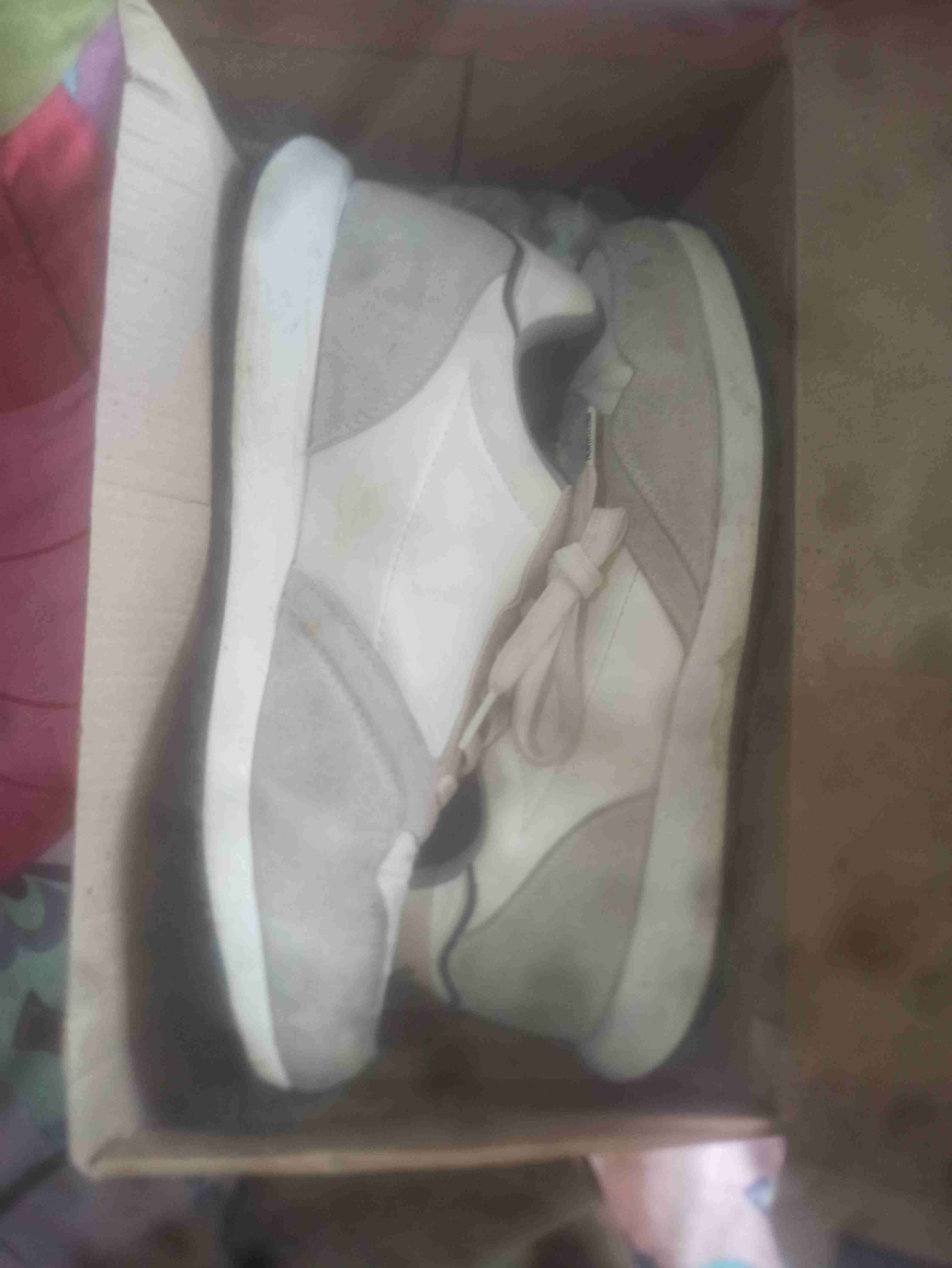 Zapatillas deportivas blancas con rayas - miniatura 2